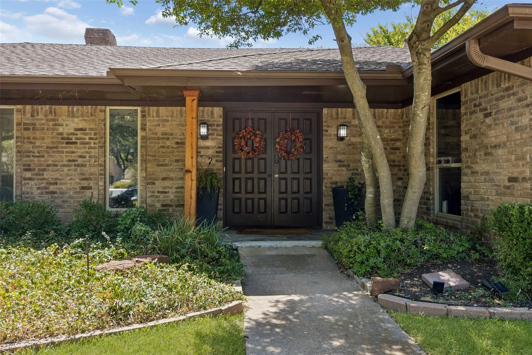 Single Family Residence For Sale in Collin County , 2904 Robin Road, Plano, Texas 75075, 4 Bedroom, 3 Bathroom, 2 Garage spaces, 2,639 Sqft, built in 1973, mls#21355811, Real Estate Agent in Plano, Homes For Sale in Collin county, Homes For Sale in Plano, Realtor in Plano Texas, Real Estate Brokerage Independent Realty Texas, Luminita Cordes Realtor