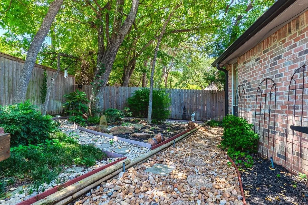 Single Family Residence For Sale in Tarrant County , 301 W Mill Valley Drive, Colleyville, Texas 76034, 4 Bedroom, 3 Bathroom, 2 Garage spaces, 3,282 Sqft, built in 1994, mls#21354897, Real Estate Agent in Colleyville, Homes For Sale in Tarrant county, Homes For Sale in Colleyville, Realtor in Colleyville Texas, Real Estate Brokerage Independent Realty Texas, Luminita Cordes Realtor