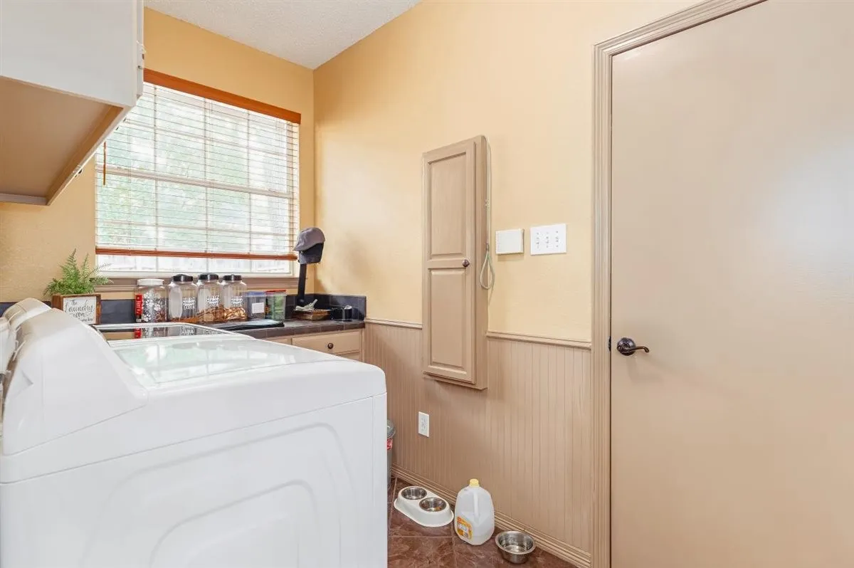 Single Family Residence For Sale in Tarrant County , 301 W Mill Valley Drive, Colleyville, Texas 76034, 4 Bedroom, 3 Bathroom, 2 Garage spaces, 3,282 Sqft, built in 1994, mls#21354897, Real Estate Agent in Colleyville, Homes For Sale in Tarrant county, Homes For Sale in Colleyville, Realtor in Colleyville Texas, Real Estate Brokerage Independent Realty Texas, Luminita Cordes Realtor