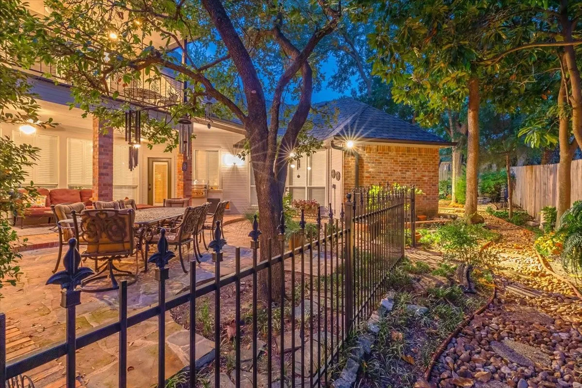 Single Family Residence For Sale in Tarrant County , 301 W Mill Valley Drive, Colleyville, Texas 76034, 4 Bedroom, 3 Bathroom, 2 Garage spaces, 3,282 Sqft, built in 1994, mls#21354897, Real Estate Agent in Colleyville, Homes For Sale in Tarrant county, Homes For Sale in Colleyville, Realtor in Colleyville Texas, Real Estate Brokerage Independent Realty Texas, Luminita Cordes Realtor