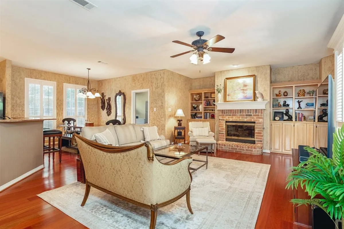 Single Family Residence For Sale in Tarrant County , 301 W Mill Valley Drive, Colleyville, Texas 76034, 4 Bedroom, 3 Bathroom, 2 Garage spaces, 3,282 Sqft, built in 1994, mls#21354897, Real Estate Agent in Colleyville, Homes For Sale in Tarrant county, Homes For Sale in Colleyville, Realtor in Colleyville Texas, Real Estate Brokerage Independent Realty Texas, Luminita Cordes Realtor