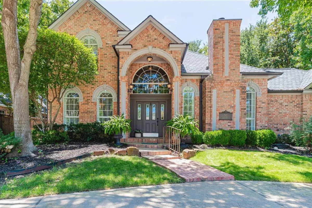Single Family Residence For Sale in Tarrant County , 301 W Mill Valley Drive, Colleyville, Texas 76034, 4 Bedroom, 3 Bathroom, 2 Garage spaces, 3,282 Sqft, built in 1994, mls#21354897, Real Estate Agent in Colleyville, Homes For Sale in Tarrant county, Homes For Sale in Colleyville, Realtor in Colleyville Texas, Real Estate Brokerage Independent Realty Texas, Luminita Cordes Realtor