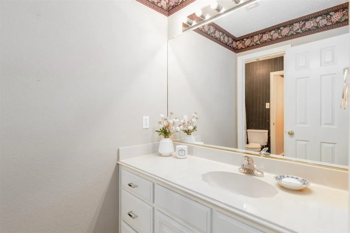 Single Family Residence For Sale in Tarrant County , 301 W Mill Valley Drive, Colleyville, Texas 76034, 4 Bedroom, 3 Bathroom, 2 Garage spaces, 3,282 Sqft, built in 1994, mls#21354897, Real Estate Agent in Colleyville, Homes For Sale in Tarrant county, Homes For Sale in Colleyville, Realtor in Colleyville Texas, Real Estate Brokerage Independent Realty Texas, Luminita Cordes Realtor