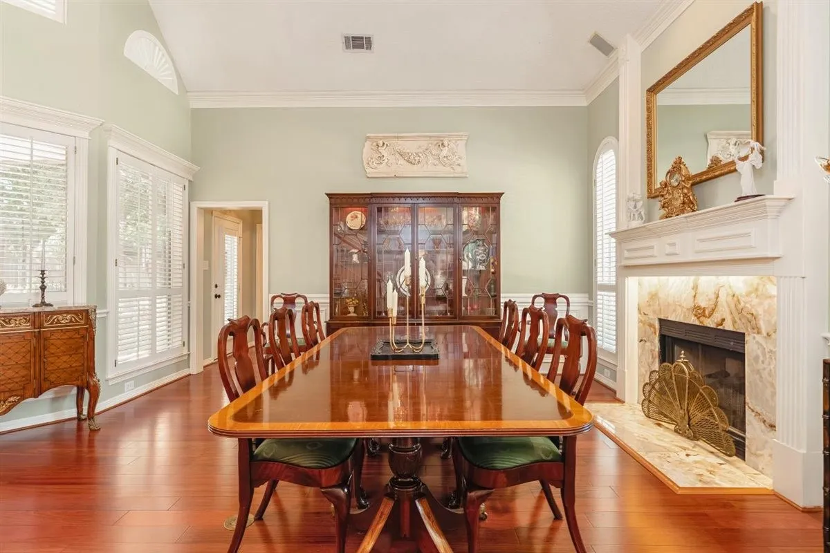 Single Family Residence For Sale in Tarrant County , 301 W Mill Valley Drive, Colleyville, Texas 76034, 4 Bedroom, 3 Bathroom, 2 Garage spaces, 3,282 Sqft, built in 1994, mls#21354897, Real Estate Agent in Colleyville, Homes For Sale in Tarrant county, Homes For Sale in Colleyville, Realtor in Colleyville Texas, Real Estate Brokerage Independent Realty Texas, Luminita Cordes Realtor