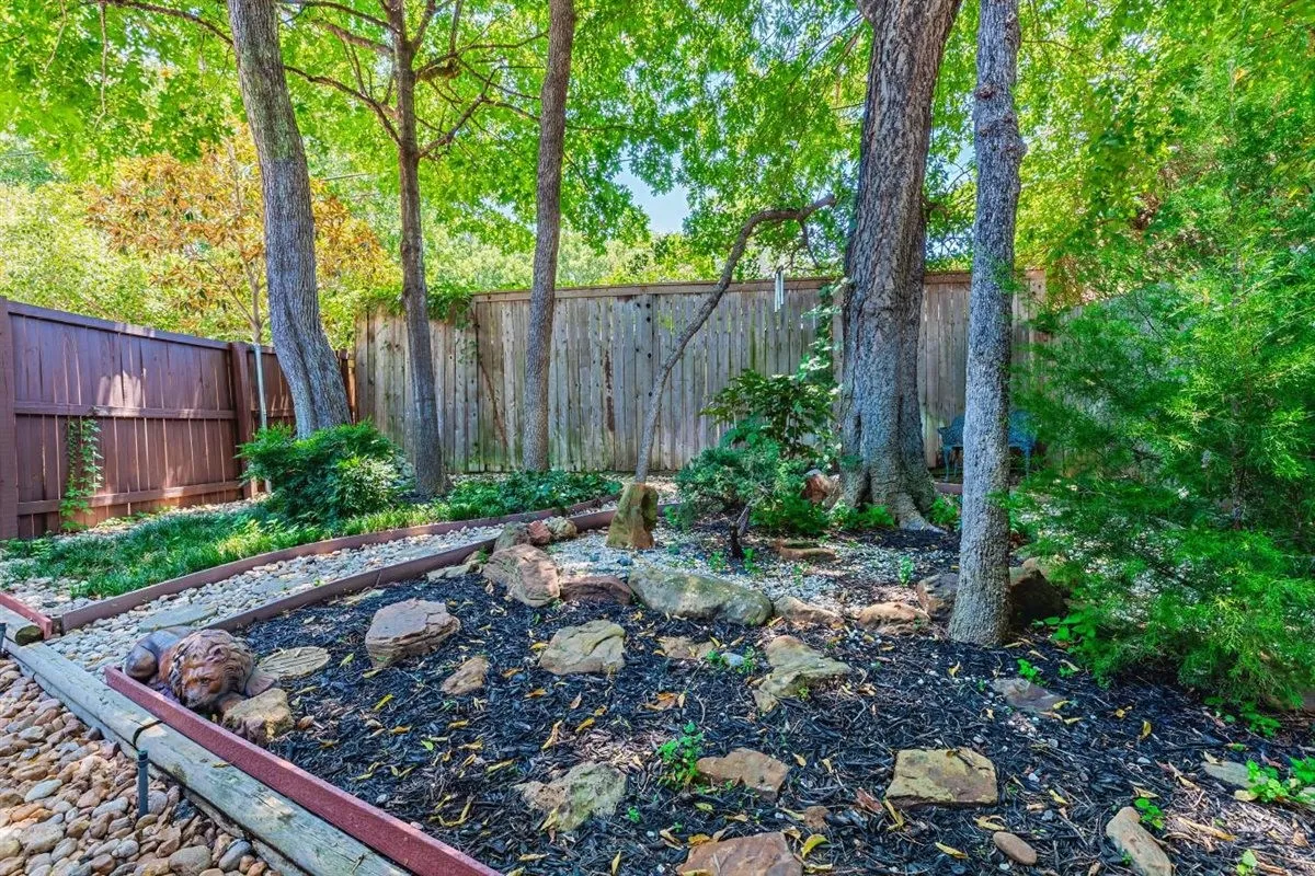 Single Family Residence For Sale in Tarrant County , 301 W Mill Valley Drive, Colleyville, Texas 76034, 4 Bedroom, 3 Bathroom, 2 Garage spaces, 3,282 Sqft, built in 1994, mls#21354897, Real Estate Agent in Colleyville, Homes For Sale in Tarrant county, Homes For Sale in Colleyville, Realtor in Colleyville Texas, Real Estate Brokerage Independent Realty Texas, Luminita Cordes Realtor