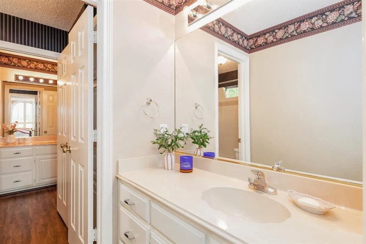 Single Family Residence For Sale in Tarrant County , 301 W Mill Valley Drive, Colleyville, Texas 76034, 4 Bedroom, 3 Bathroom, 2 Garage spaces, 3,282 Sqft, built in 1994, mls#21354897, Real Estate Agent in Colleyville, Homes For Sale in Tarrant county, Homes For Sale in Colleyville, Realtor in Colleyville Texas, Real Estate Brokerage Independent Realty Texas, Luminita Cordes Realtor