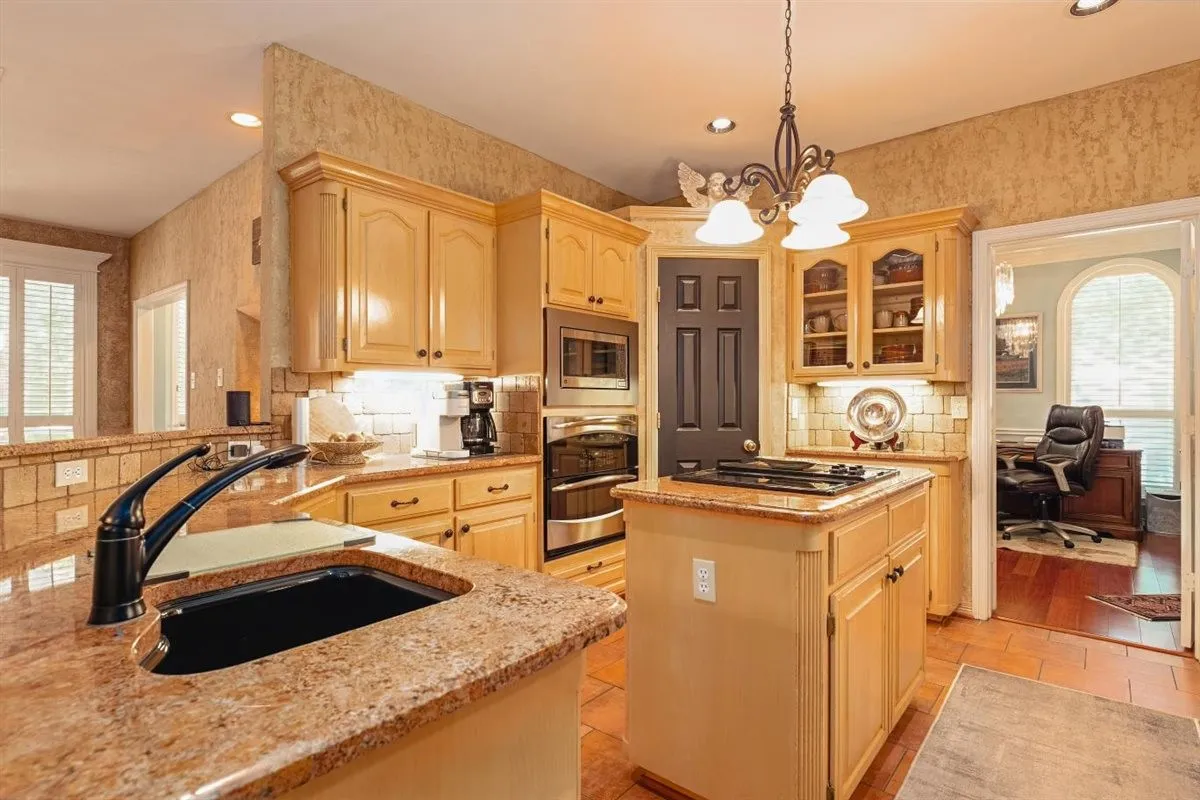 Single Family Residence For Sale in Tarrant County , 301 W Mill Valley Drive, Colleyville, Texas 76034, 4 Bedroom, 3 Bathroom, 2 Garage spaces, 3,282 Sqft, built in 1994, mls#21354897, Real Estate Agent in Colleyville, Homes For Sale in Tarrant county, Homes For Sale in Colleyville, Realtor in Colleyville Texas, Real Estate Brokerage Independent Realty Texas, Luminita Cordes Realtor