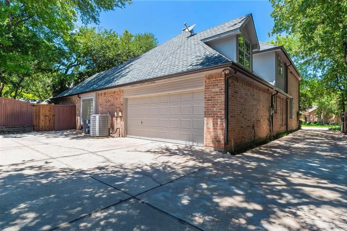 Single Family Residence For Sale in Tarrant County , 301 W Mill Valley Drive, Colleyville, Texas 76034, 4 Bedroom, 3 Bathroom, 2 Garage spaces, 3,282 Sqft, built in 1994, mls#21354897, Real Estate Agent in Colleyville, Homes For Sale in Tarrant county, Homes For Sale in Colleyville, Realtor in Colleyville Texas, Real Estate Brokerage Independent Realty Texas, Luminita Cordes Realtor