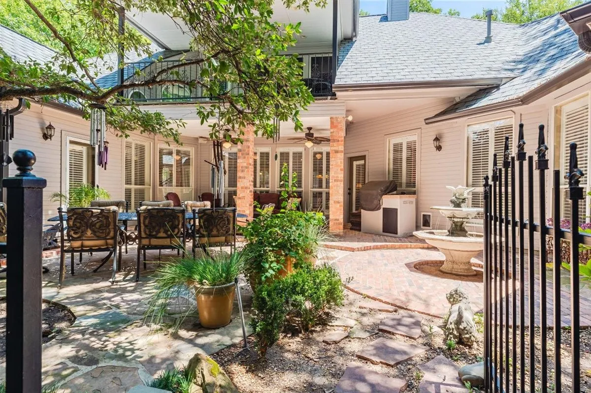 Single Family Residence For Sale in Tarrant County , 301 W Mill Valley Drive, Colleyville, Texas 76034, 4 Bedroom, 3 Bathroom, 2 Garage spaces, 3,282 Sqft, built in 1994, mls#21354897, Real Estate Agent in Colleyville, Homes For Sale in Tarrant county, Homes For Sale in Colleyville, Realtor in Colleyville Texas, Real Estate Brokerage Independent Realty Texas, Luminita Cordes Realtor