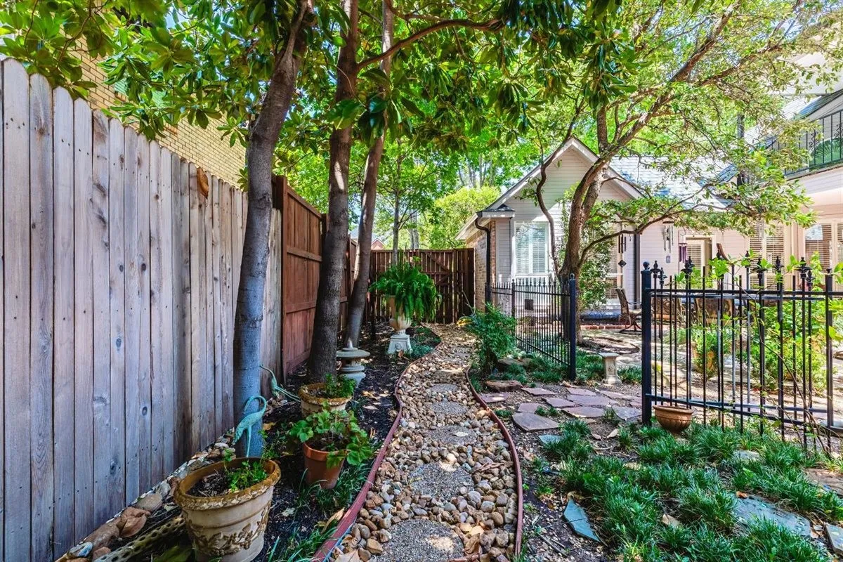 Single Family Residence For Sale in Tarrant County , 301 W Mill Valley Drive, Colleyville, Texas 76034, 4 Bedroom, 3 Bathroom, 2 Garage spaces, 3,282 Sqft, built in 1994, mls#21354897, Real Estate Agent in Colleyville, Homes For Sale in Tarrant county, Homes For Sale in Colleyville, Realtor in Colleyville Texas, Real Estate Brokerage Independent Realty Texas, Luminita Cordes Realtor