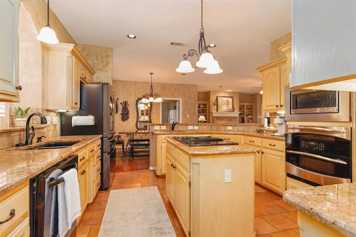 Single Family Residence For Sale in Tarrant County , 301 W Mill Valley Drive, Colleyville, Texas 76034, 4 Bedroom, 3 Bathroom, 2 Garage spaces, 3,282 Sqft, built in 1994, mls#21354897, Real Estate Agent in Colleyville, Homes For Sale in Tarrant county, Homes For Sale in Colleyville, Realtor in Colleyville Texas, Real Estate Brokerage Independent Realty Texas, Luminita Cordes Realtor