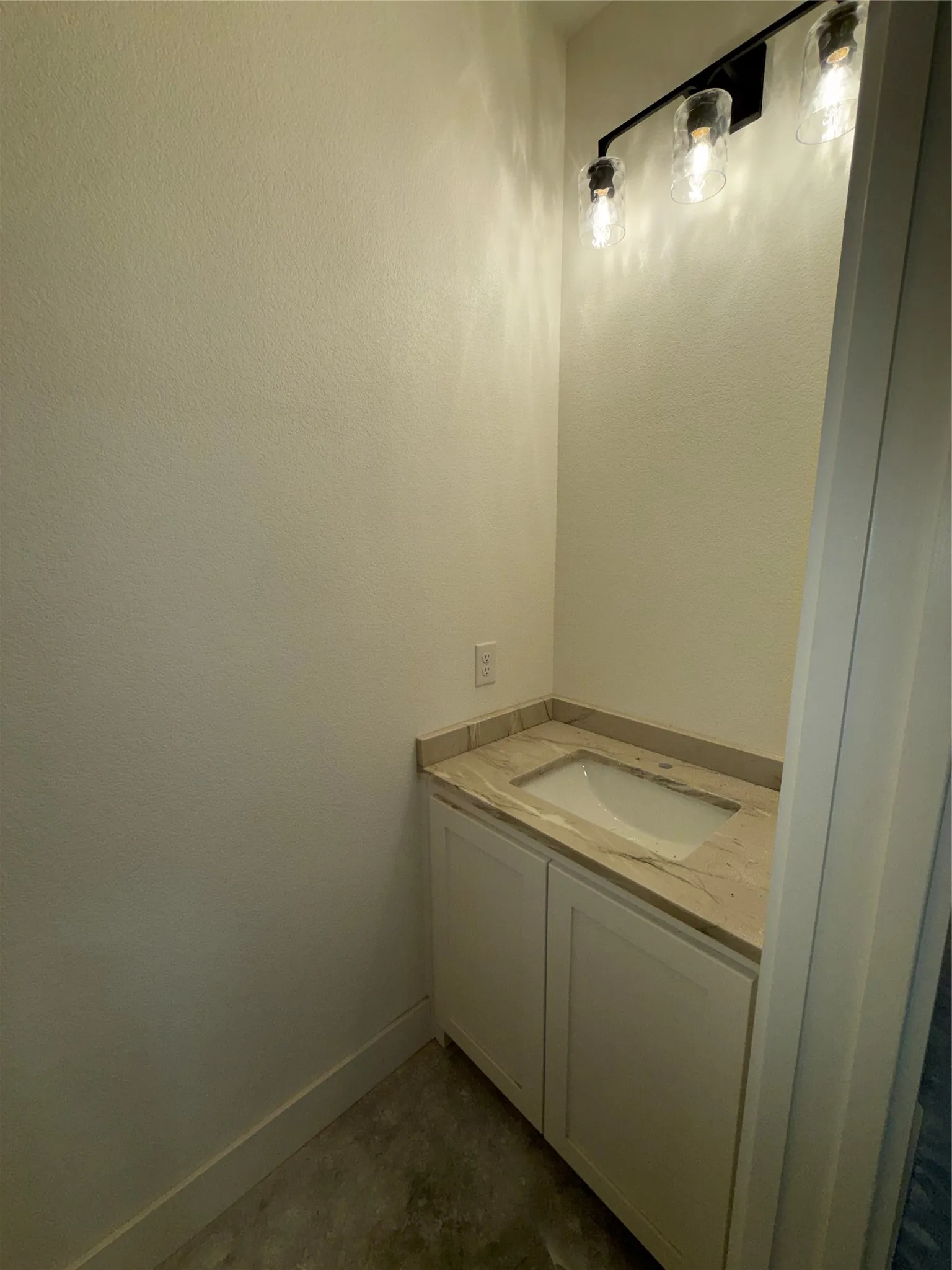 1/2 Bath