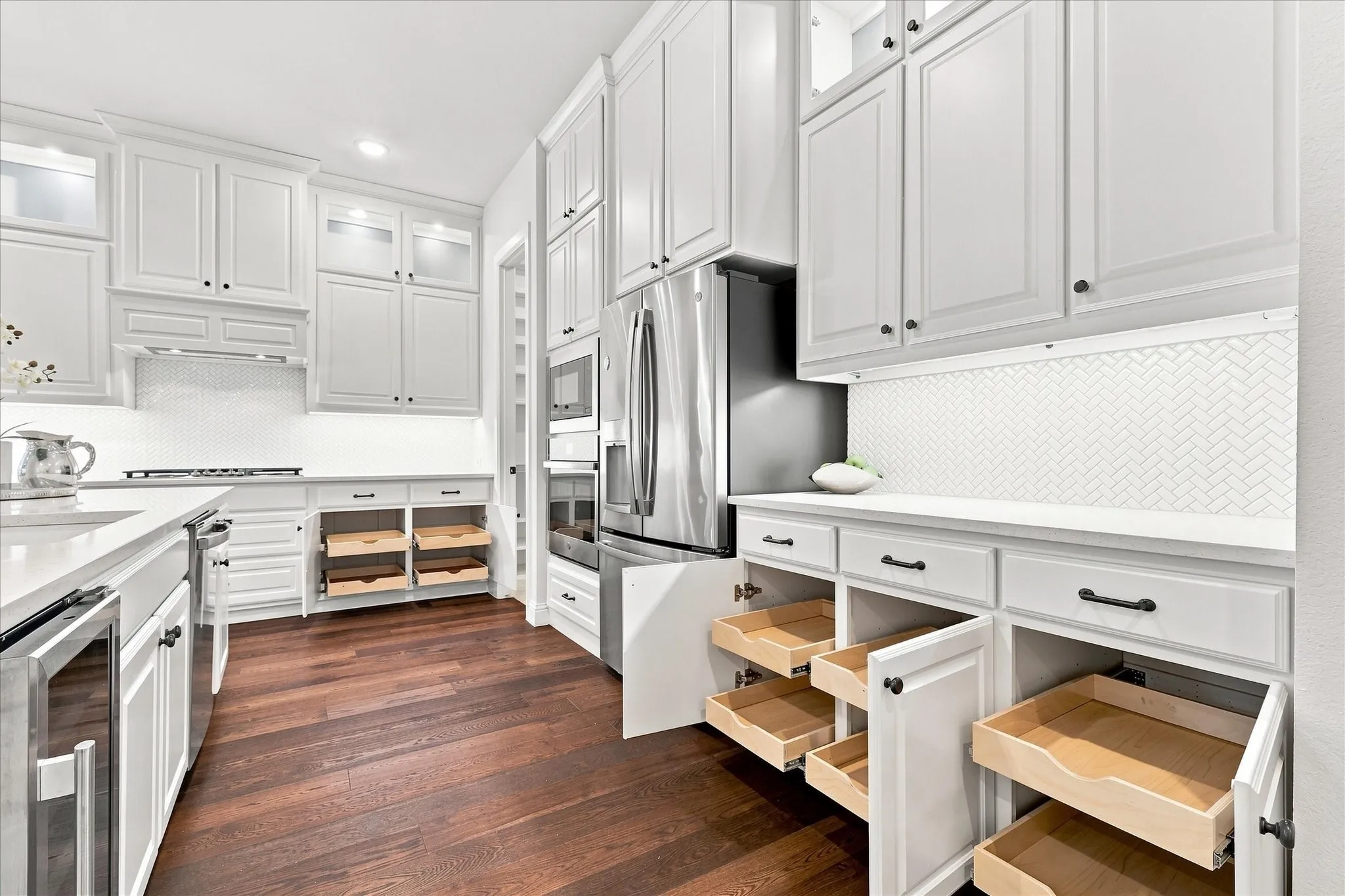 Every cabinet has pull-out full extension drawers.