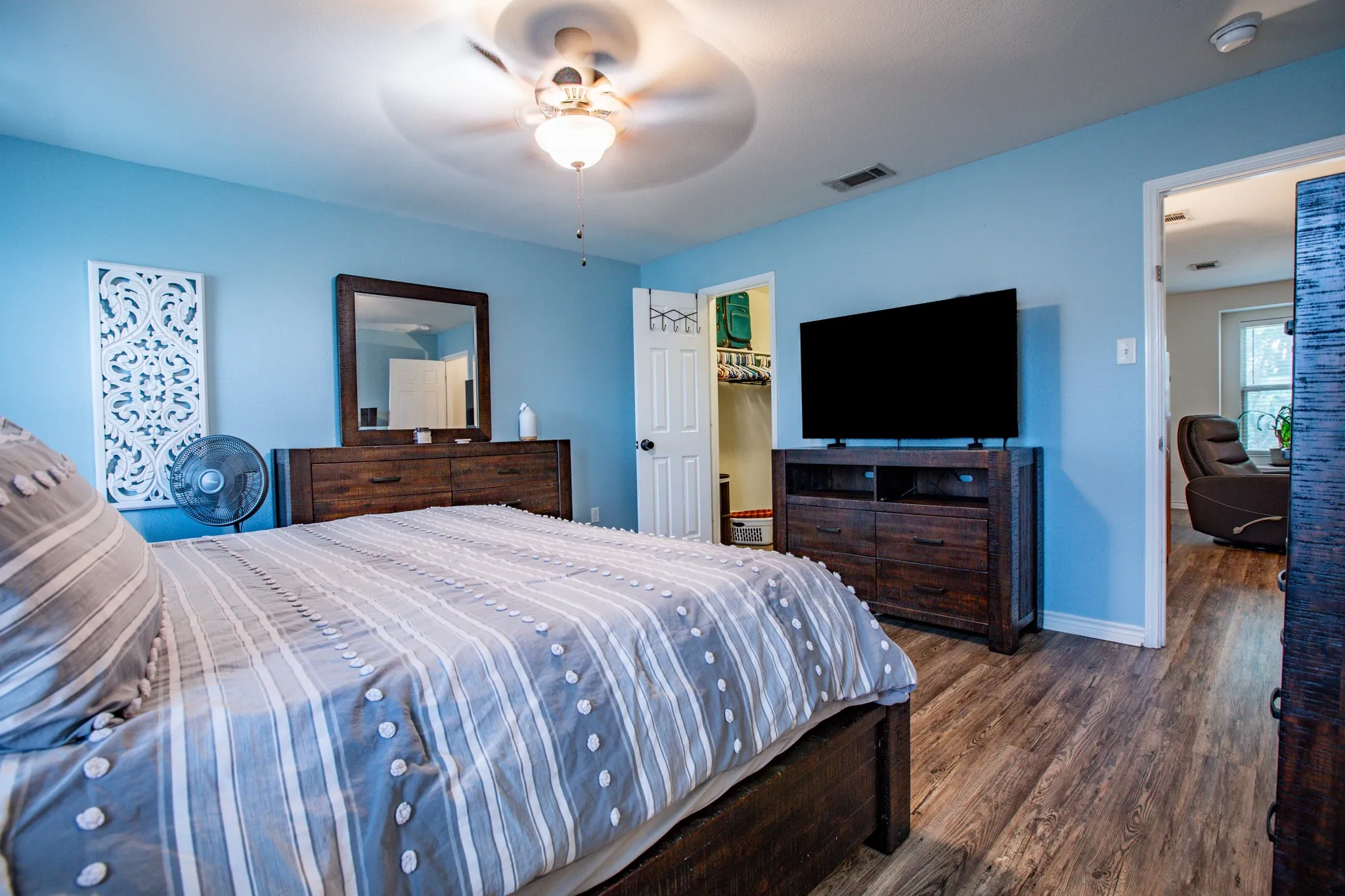 Single Family Residence For Sale in Tarrant County , 8928 Winding Valley Drive, Fort Worth, Texas 76244, 3 Bedroom, 3 Bathroom, 2 Garage spaces, 2,473 Sqft, built in 2012, Price $414,900, mls#21355890, Real Estate Agent in Fort Worth, Homes For Sale in Tarrant county, Homes For Sale in Fort Worth, Realtor in Fort Worth Texas, Real Estate Brokerage Independent Realty Texas, Luminita Cordes Realtor
