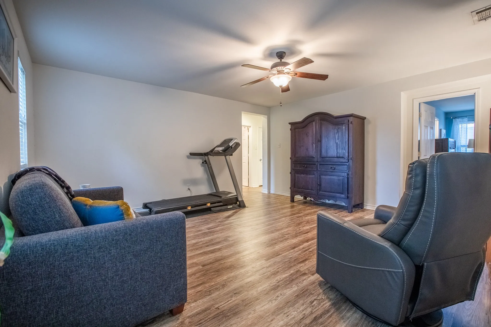Single Family Residence For Sale in Tarrant County , 8928 Winding Valley Drive, Fort Worth, Texas 76244, 3 Bedroom, 3 Bathroom, 2 Garage spaces, 2,473 Sqft, built in 2012, Price $414,900, mls#21355890, Real Estate Agent in Fort Worth, Homes For Sale in Tarrant county, Homes For Sale in Fort Worth, Realtor in Fort Worth Texas, Real Estate Brokerage Independent Realty Texas, Luminita Cordes Realtor