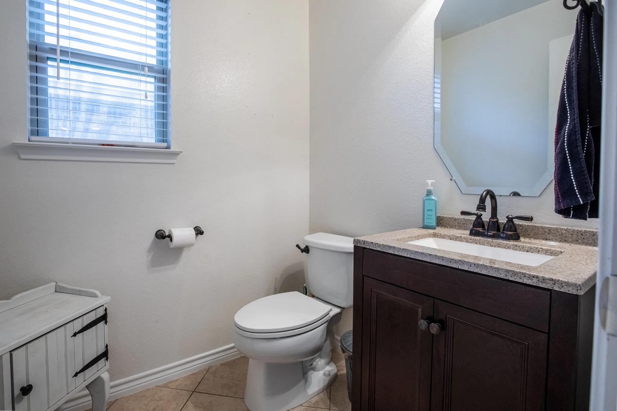 Single Family Residence For Sale in Tarrant County , 8928 Winding Valley Drive, Fort Worth, Texas 76244, 3 Bedroom, 3 Bathroom, 2 Garage spaces, 2,473 Sqft, built in 2012, Price $414,900, mls#21355890, Real Estate Agent in Fort Worth, Homes For Sale in Tarrant county, Homes For Sale in Fort Worth, Realtor in Fort Worth Texas, Real Estate Brokerage Independent Realty Texas, Luminita Cordes Realtor