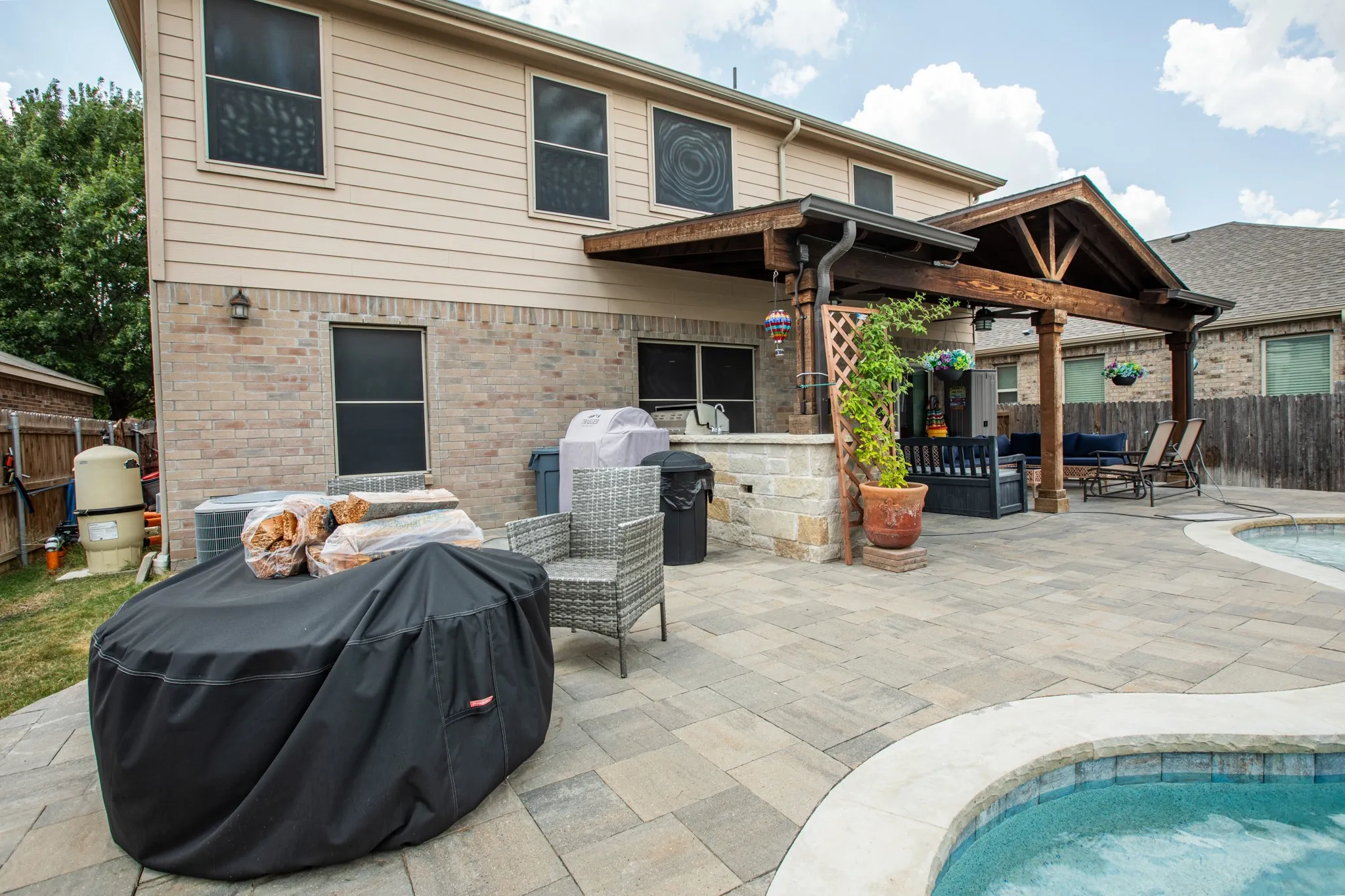 Single Family Residence For Sale in Tarrant County , 8928 Winding Valley Drive, Fort Worth, Texas 76244, 3 Bedroom, 3 Bathroom, 2 Garage spaces, 2,473 Sqft, built in 2012, Price $414,900, mls#21355890, Real Estate Agent in Fort Worth, Homes For Sale in Tarrant county, Homes For Sale in Fort Worth, Realtor in Fort Worth Texas, Real Estate Brokerage Independent Realty Texas, Luminita Cordes Realtor