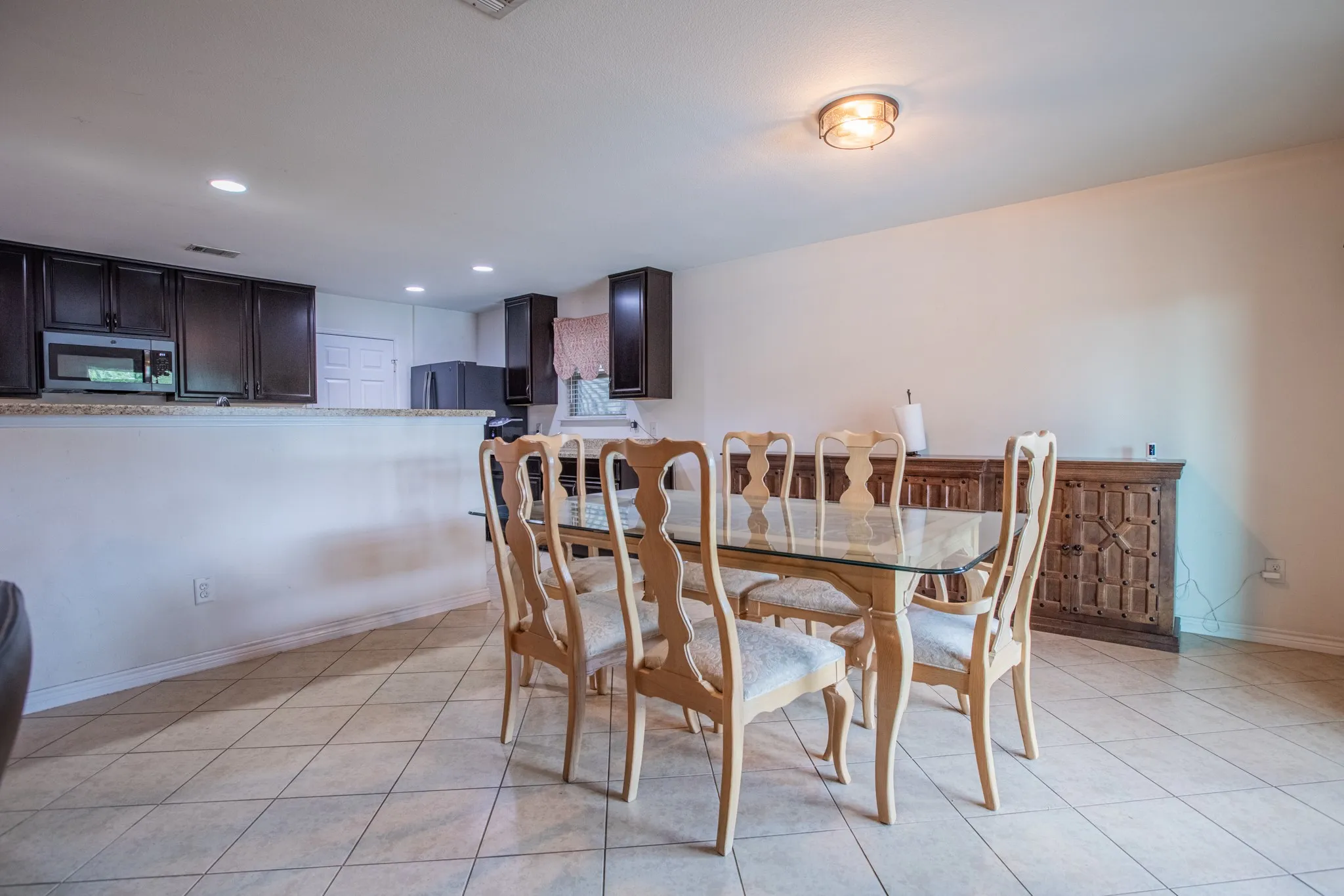 Single Family Residence For Sale in Tarrant County , 8928 Winding Valley Drive, Fort Worth, Texas 76244, 3 Bedroom, 3 Bathroom, 2 Garage spaces, 2,473 Sqft, built in 2012, Price $414,900, mls#21355890, Real Estate Agent in Fort Worth, Homes For Sale in Tarrant county, Homes For Sale in Fort Worth, Realtor in Fort Worth Texas, Real Estate Brokerage Independent Realty Texas, Luminita Cordes Realtor