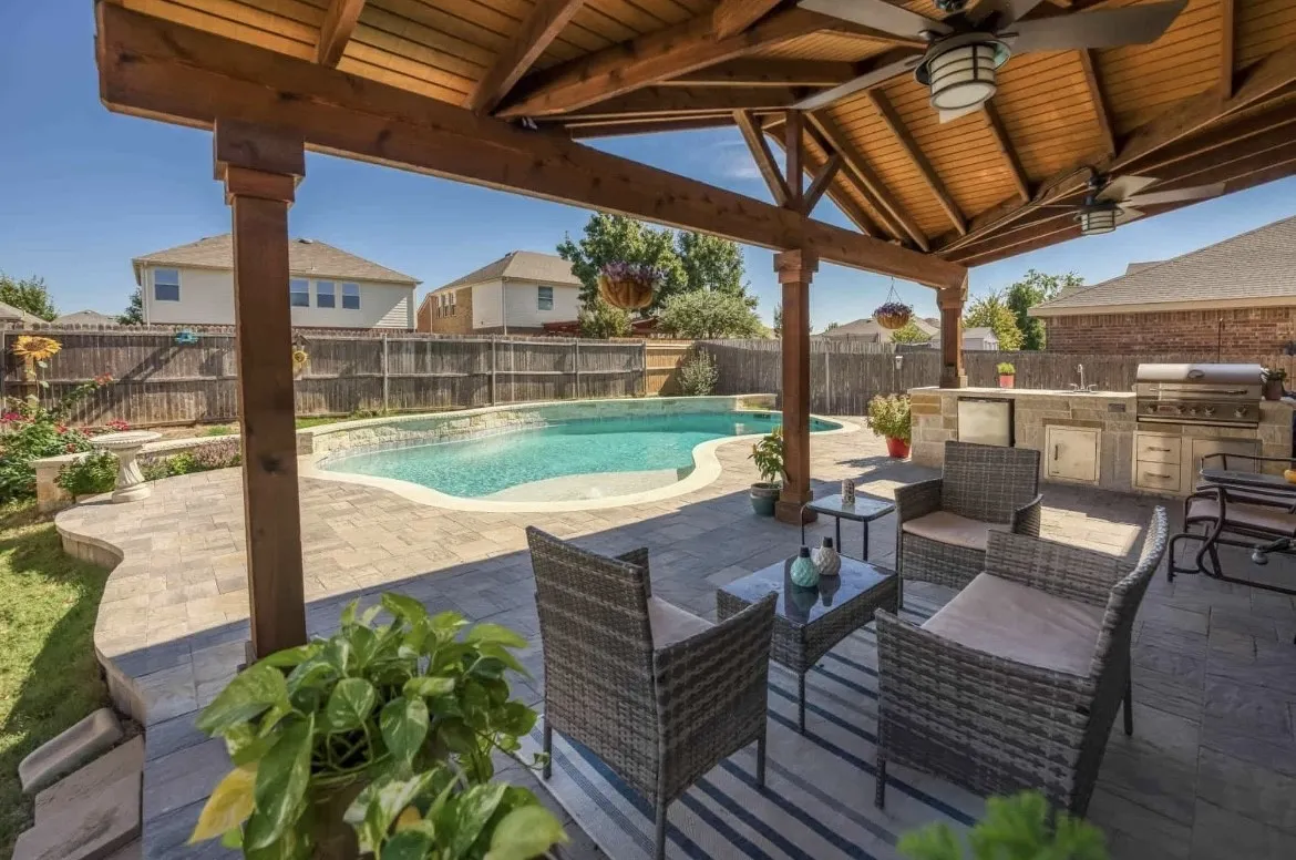 Single Family Residence For Sale in Tarrant County , 8928 Winding Valley Drive, Fort Worth, Texas 76244, 3 Bedroom, 3 Bathroom, 2 Garage spaces, 2,473 Sqft, built in 2012, Price $414,900, mls#21355890, Real Estate Agent in Fort Worth, Homes For Sale in Tarrant county, Homes For Sale in Fort Worth, Realtor in Fort Worth Texas, Real Estate Brokerage Independent Realty Texas, Luminita Cordes Realtor