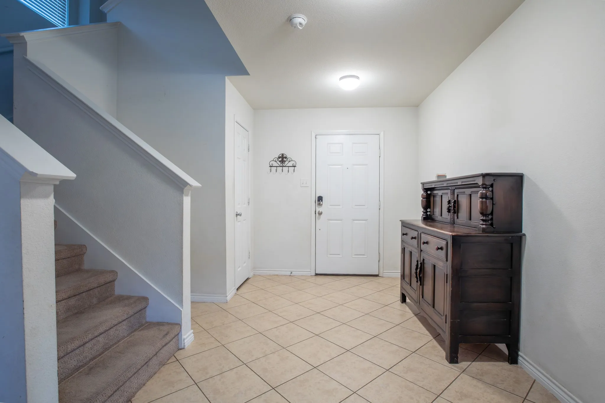 Single Family Residence For Sale in Tarrant County , 8928 Winding Valley Drive, Fort Worth, Texas 76244, 3 Bedroom, 3 Bathroom, 2 Garage spaces, 2,473 Sqft, built in 2012, Price $414,900, mls#21355890, Real Estate Agent in Fort Worth, Homes For Sale in Tarrant county, Homes For Sale in Fort Worth, Realtor in Fort Worth Texas, Real Estate Brokerage Independent Realty Texas, Luminita Cordes Realtor