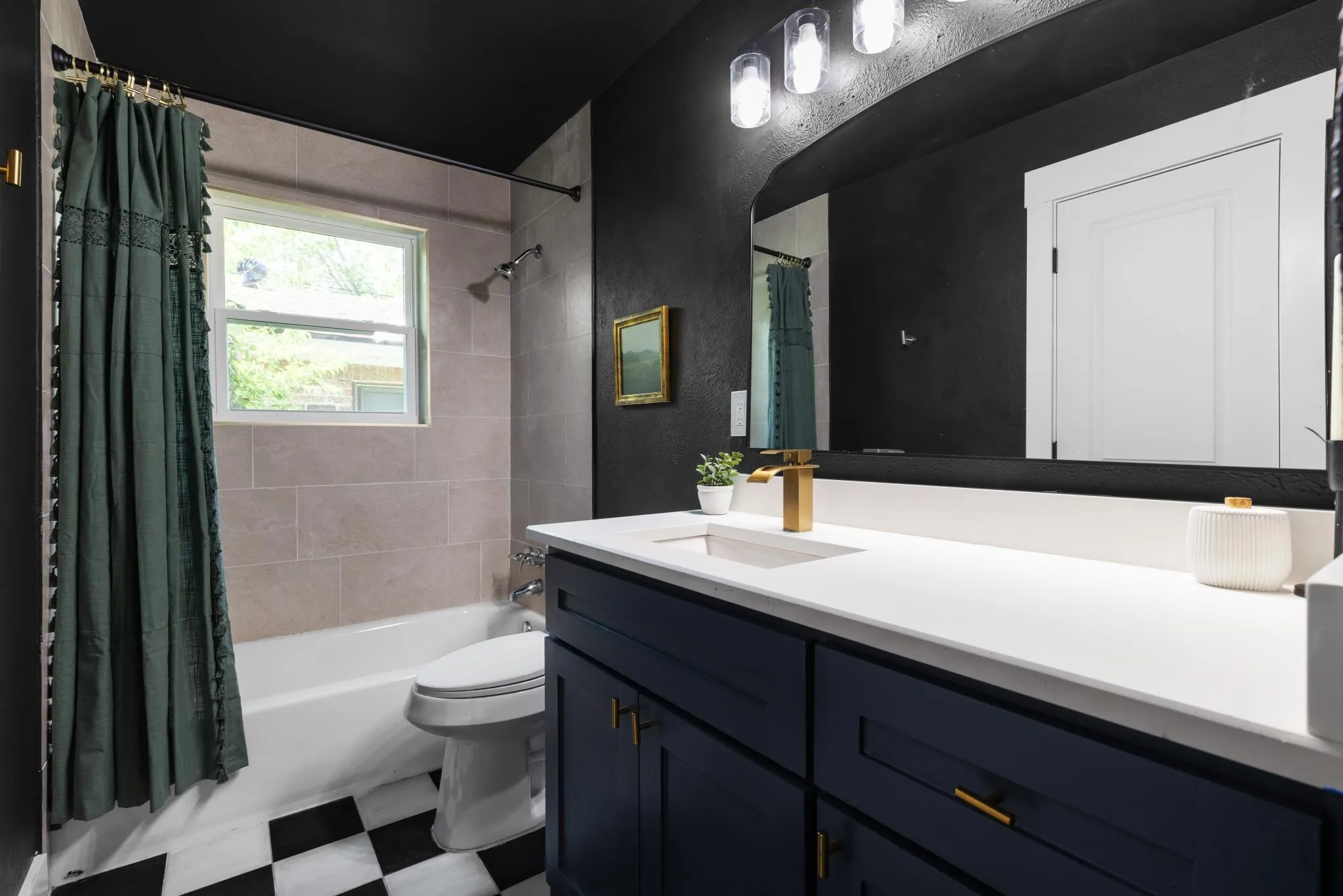 Single Family Residence For Sale in Tarrant County , 2915 Clinton Avenue, Fort Worth, Texas 76106, 3 Bedroom, 3 Bathroom, Garage spaces, 1,805 Sqft, built in 1965, mls#21356104, Real Estate Agent in Fort Worth, Homes For Sale in Tarrant county, Homes For Sale in Fort Worth, Realtor in Fort Worth Texas, Real Estate Brokerage Independent Realty Texas, Luminita Cordes Realtor