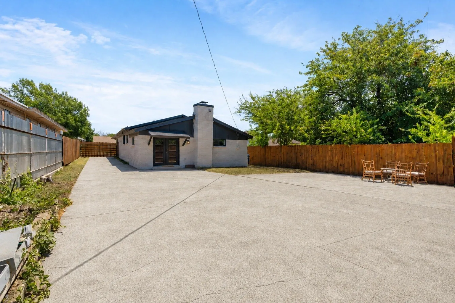 Single Family Residence For Sale in Tarrant County , 2915 Clinton Avenue, Fort Worth, Texas 76106, 3 Bedroom, 3 Bathroom, Garage spaces, 1,805 Sqft, built in 1965, mls#21356104, Real Estate Agent in Fort Worth, Homes For Sale in Tarrant county, Homes For Sale in Fort Worth, Realtor in Fort Worth Texas, Real Estate Brokerage Independent Realty Texas, Luminita Cordes Realtor