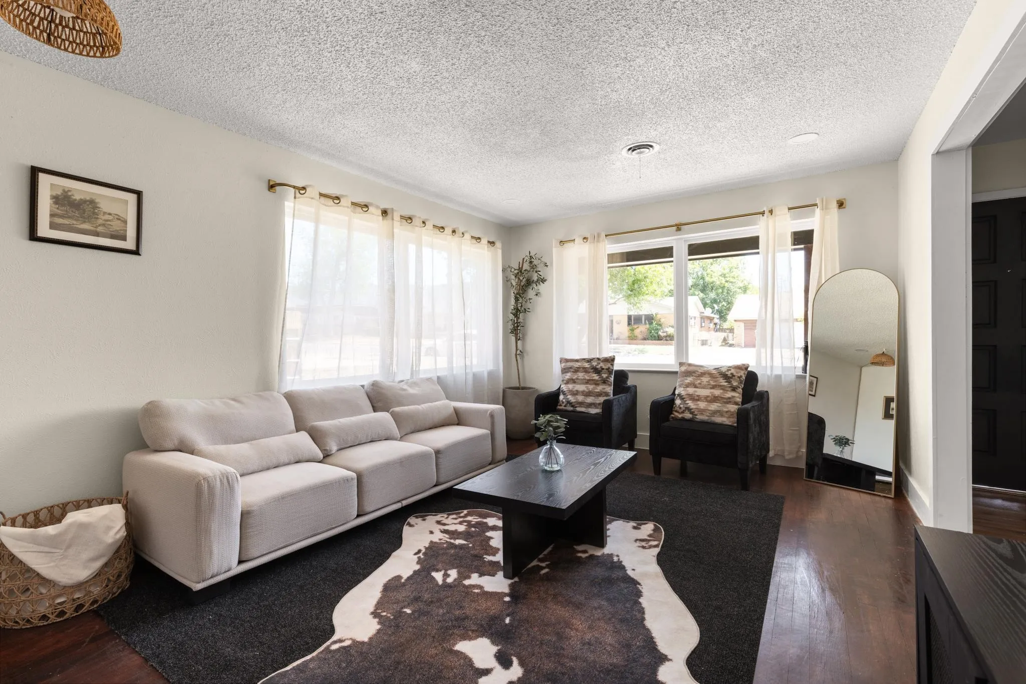 Single Family Residence For Sale in Tarrant County , 2915 Clinton Avenue, Fort Worth, Texas 76106, 3 Bedroom, 3 Bathroom, Garage spaces, 1,805 Sqft, built in 1965, mls#21356104, Real Estate Agent in Fort Worth, Homes For Sale in Tarrant county, Homes For Sale in Fort Worth, Realtor in Fort Worth Texas, Real Estate Brokerage Independent Realty Texas, Luminita Cordes Realtor