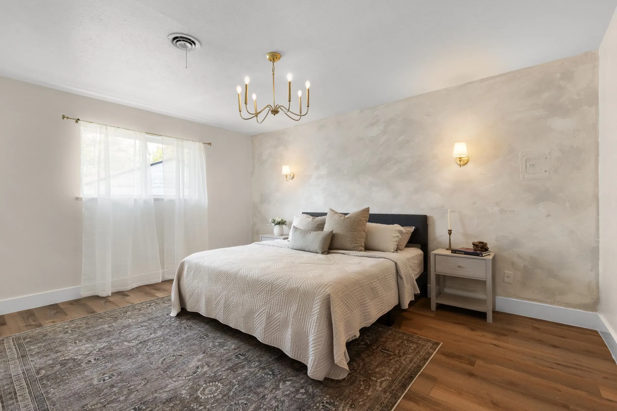 Single Family Residence For Sale in Tarrant County , 2915 Clinton Avenue, Fort Worth, Texas 76106, 3 Bedroom, 3 Bathroom, Garage spaces, 1,805 Sqft, built in 1965, mls#21356104, Real Estate Agent in Fort Worth, Homes For Sale in Tarrant county, Homes For Sale in Fort Worth, Realtor in Fort Worth Texas, Real Estate Brokerage Independent Realty Texas, Luminita Cordes Realtor