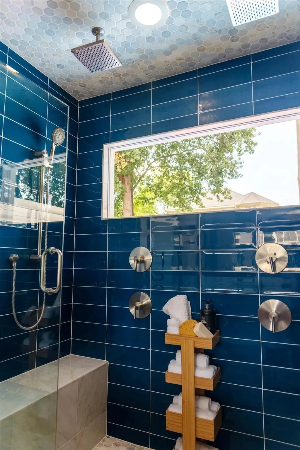 Single Family Residence For Rent in Dallas County , 4231 Merrell, Dallas, Texas 75229, 3 Bedroom, 2 Bathroom, 1 Garage spaces, 1,571 Sqft, built in 1952, mls#21356341, Real Estate Agent in Dallas, Homes For Rent in Dallas county, Homes For Rent in Dallas, Realtor in Dallas Texas, Real Estate Brokerage Independent Realty Texas, Luminita Cordes Realtor