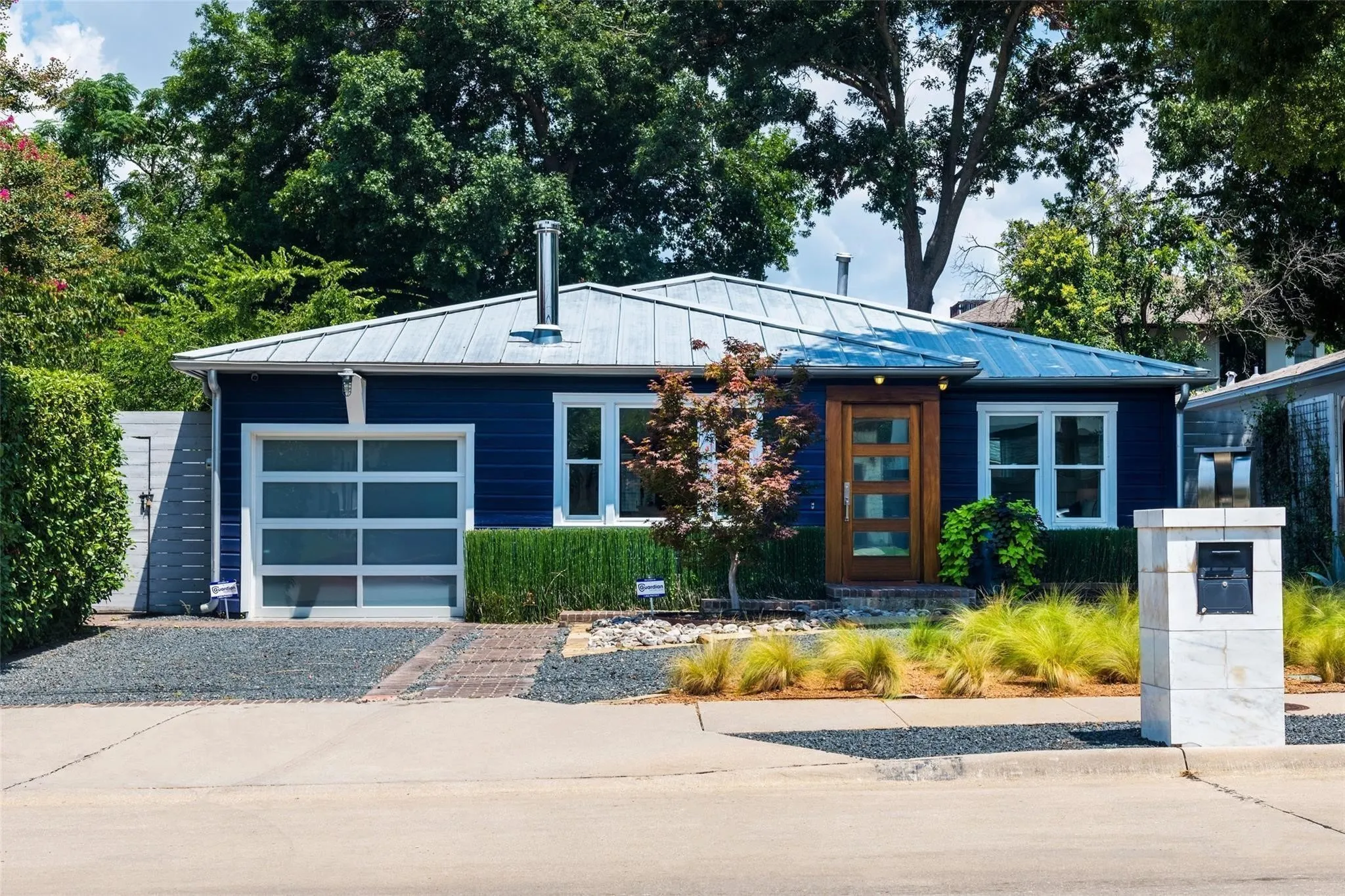 Single Family Residence For Rent in Dallas County , 4231 Merrell, Dallas, Texas 75229, 3 Bedroom, 2 Bathroom, 1 Garage spaces, 1,571 Sqft, built in 1952, mls#21356341, Real Estate Agent in Dallas, Homes For Rent in Dallas county, Homes For Rent in Dallas, Realtor in Dallas Texas, Real Estate Brokerage Independent Realty Texas, Luminita Cordes Realtor