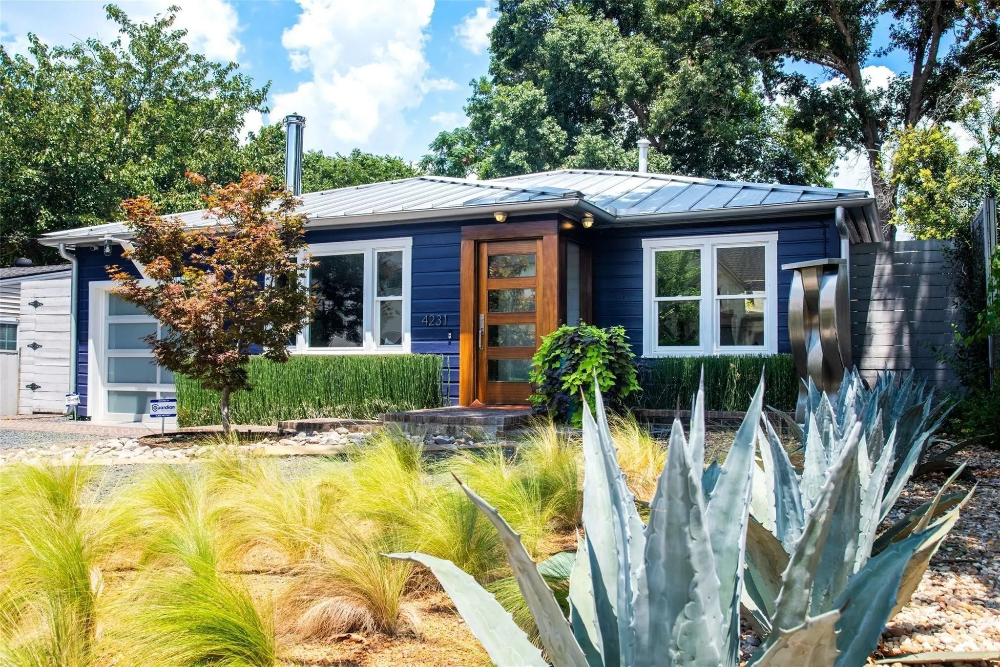 Single Family Residence For Rent in Dallas County , 4231 Merrell, Dallas, Texas 75229, 3 Bedroom, 2 Bathroom, 1 Garage spaces, 1,571 Sqft, built in 1952, mls#21356341, Real Estate Agent in Dallas, Homes For Rent in Dallas county, Homes For Rent in Dallas, Realtor in Dallas Texas, Real Estate Brokerage Independent Realty Texas, Luminita Cordes Realtor