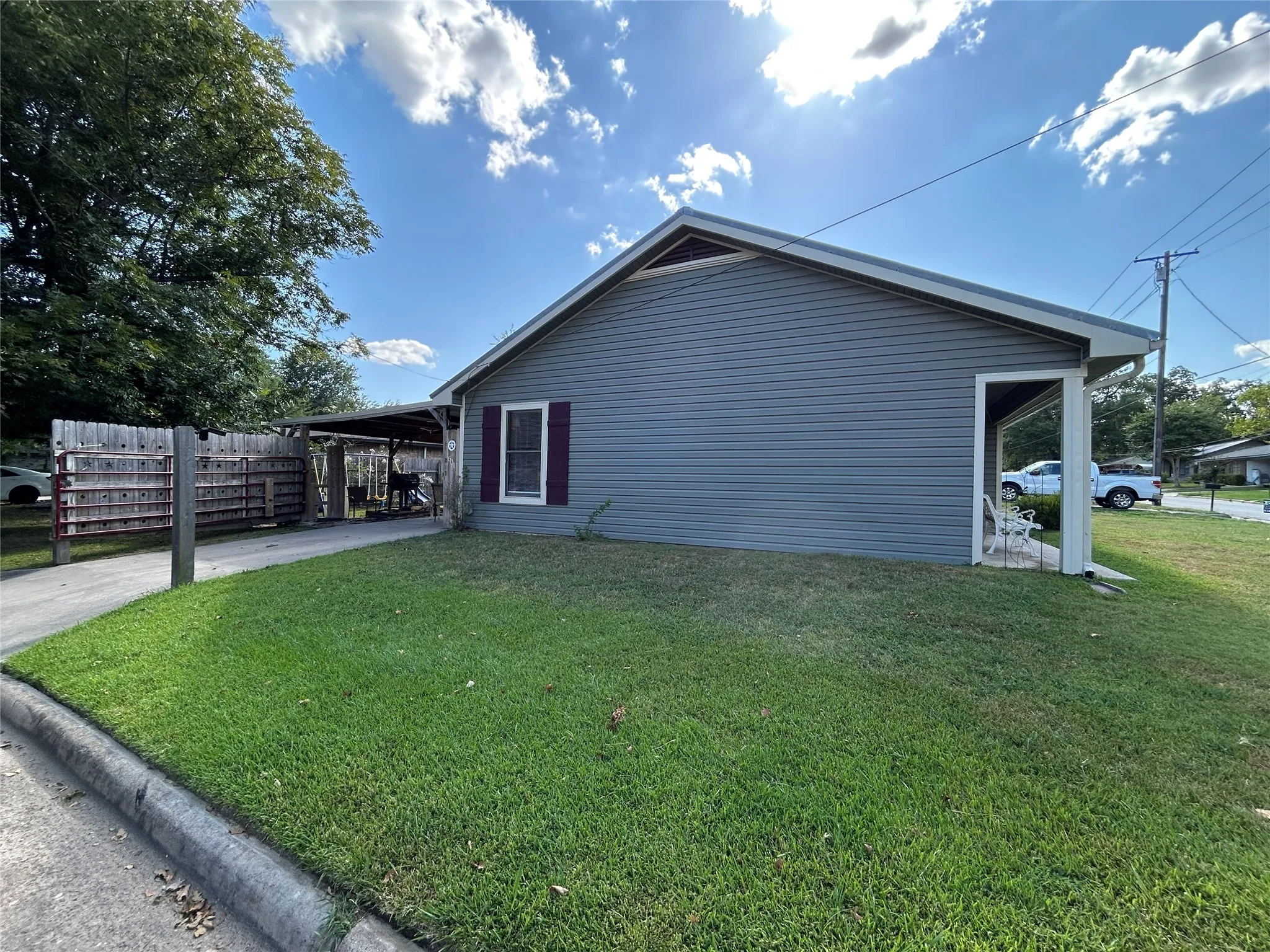 Single Family Residence For Sale in Hopkins County , 601 Locust Street S, Sulphur Springs, Texas 75482, 2 Bedroom, 1 Bathroom, Garage spaces, 1,042 Sqft, built in 1989, Price $175,000, mls#21356335, Real Estate Agent in Sulphur Springs, Homes For Sale in Hopkins county, Homes For Sale in Sulphur Springs, Realtor in Sulphur Springs Texas, Real Estate Brokerage Independent Realty Texas, Luminita Cordes Realtor
