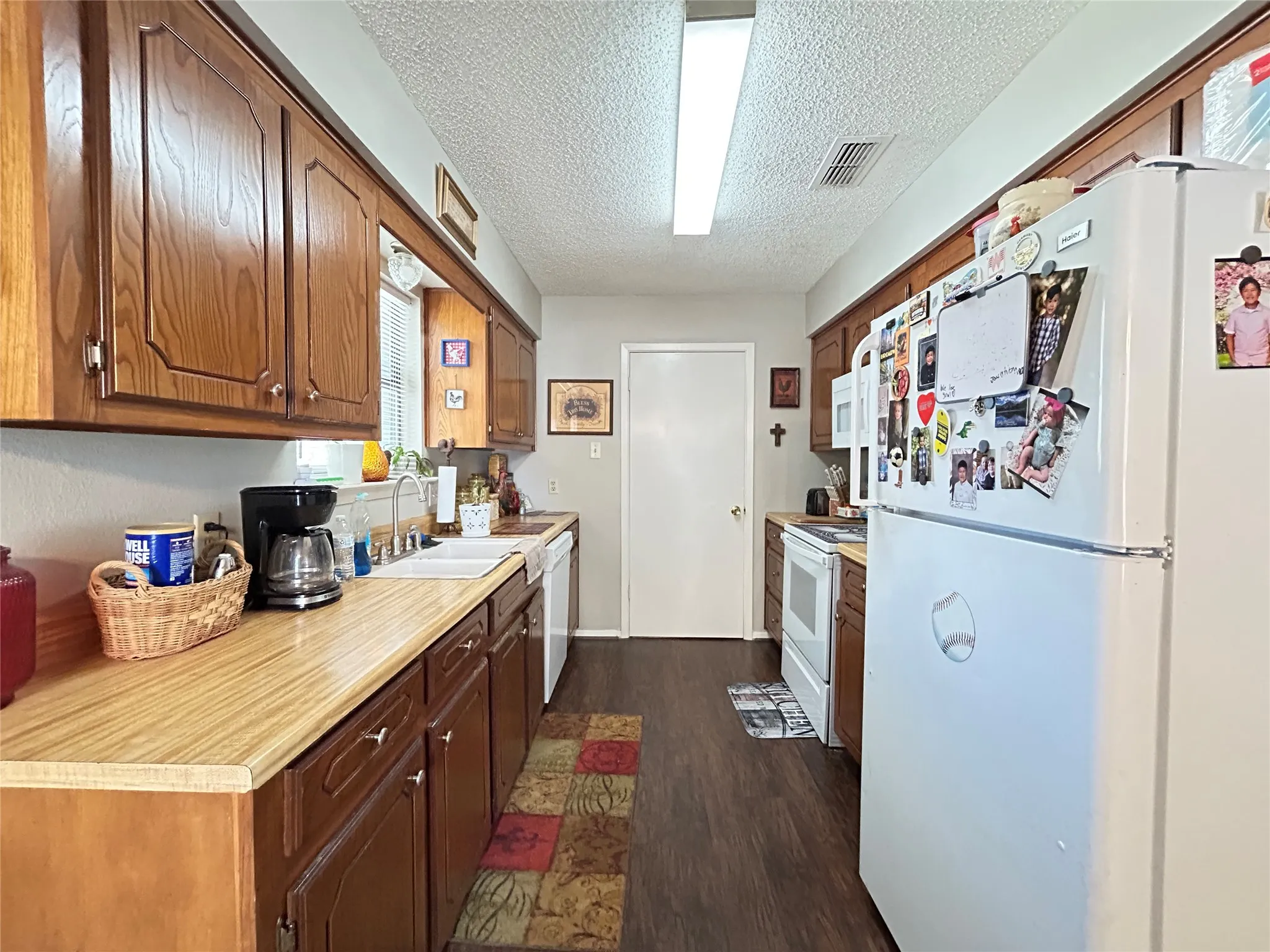 Single Family Residence For Sale in Hopkins County , 601 Locust Street S, Sulphur Springs, Texas 75482, 2 Bedroom, 1 Bathroom, Garage spaces, 1,042 Sqft, built in 1989, Price $175,000, mls#21356335, Real Estate Agent in Sulphur Springs, Homes For Sale in Hopkins county, Homes For Sale in Sulphur Springs, Realtor in Sulphur Springs Texas, Real Estate Brokerage Independent Realty Texas, Luminita Cordes Realtor