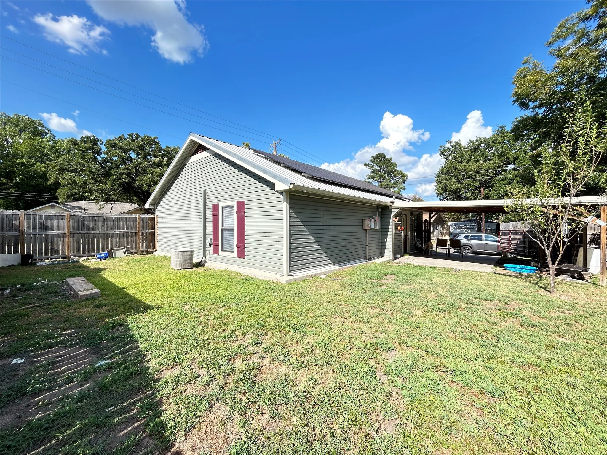 Single Family Residence For Sale in Hopkins County , 601 Locust Street S, Sulphur Springs, Texas 75482, 2 Bedroom, 1 Bathroom, Garage spaces, 1,042 Sqft, built in 1989, Price $175,000, mls#21356335, Real Estate Agent in Sulphur Springs, Homes For Sale in Hopkins county, Homes For Sale in Sulphur Springs, Realtor in Sulphur Springs Texas, Real Estate Brokerage Independent Realty Texas, Luminita Cordes Realtor
