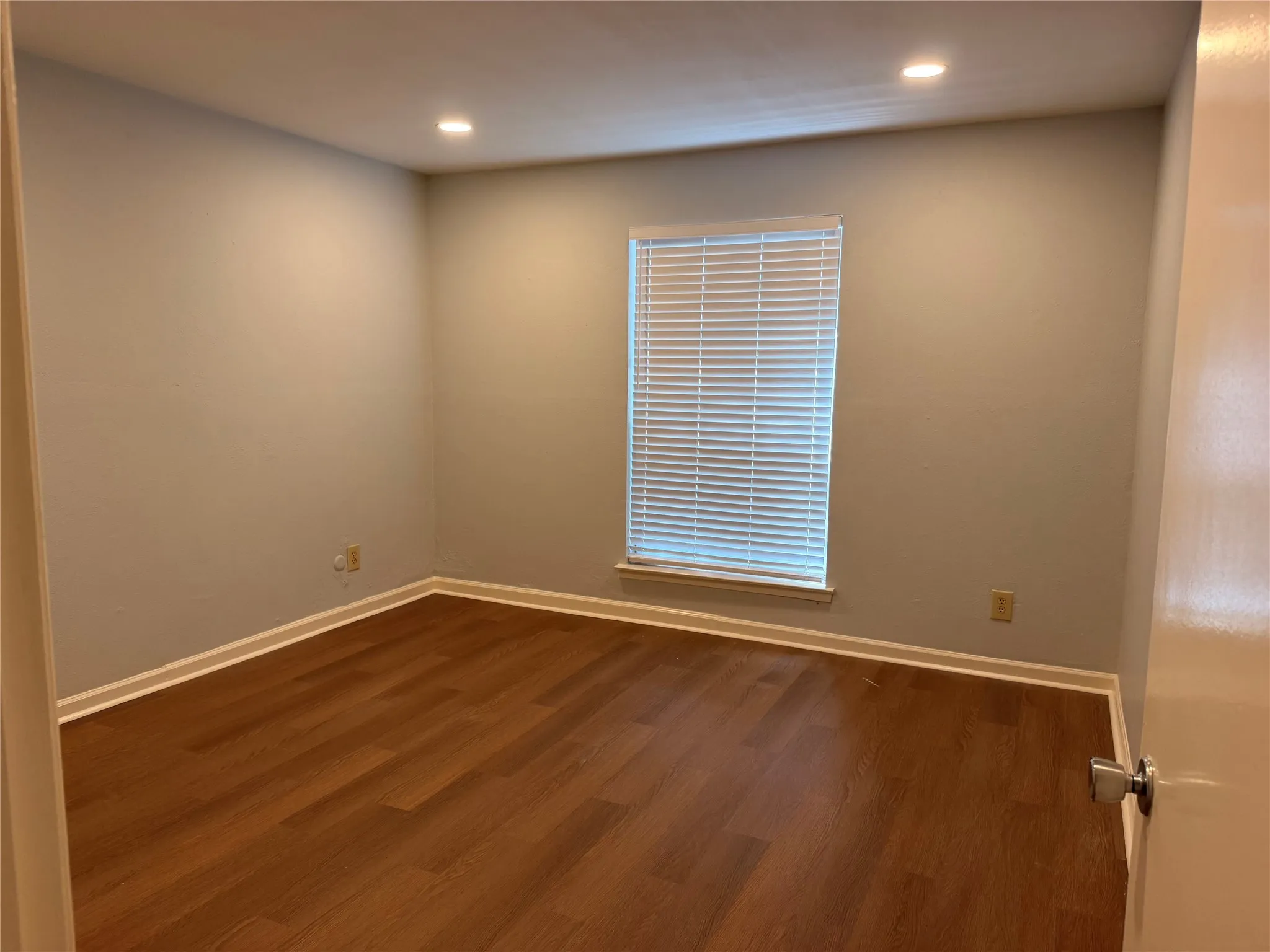 Condominium For Rent in Dallas County , 10650 Steppington Drive 101, Dallas, Texas 75230, 2 Bedroom, 2 Bathroom, Garage spaces, 1,197 Sqft, built in 1979, mls#21356385, Real Estate Agent in Dallas, Homes For Rent in Dallas county, Homes For Rent in Dallas, Realtor in Dallas Texas, Real Estate Brokerage Independent Realty Texas, Luminita Cordes Realtor