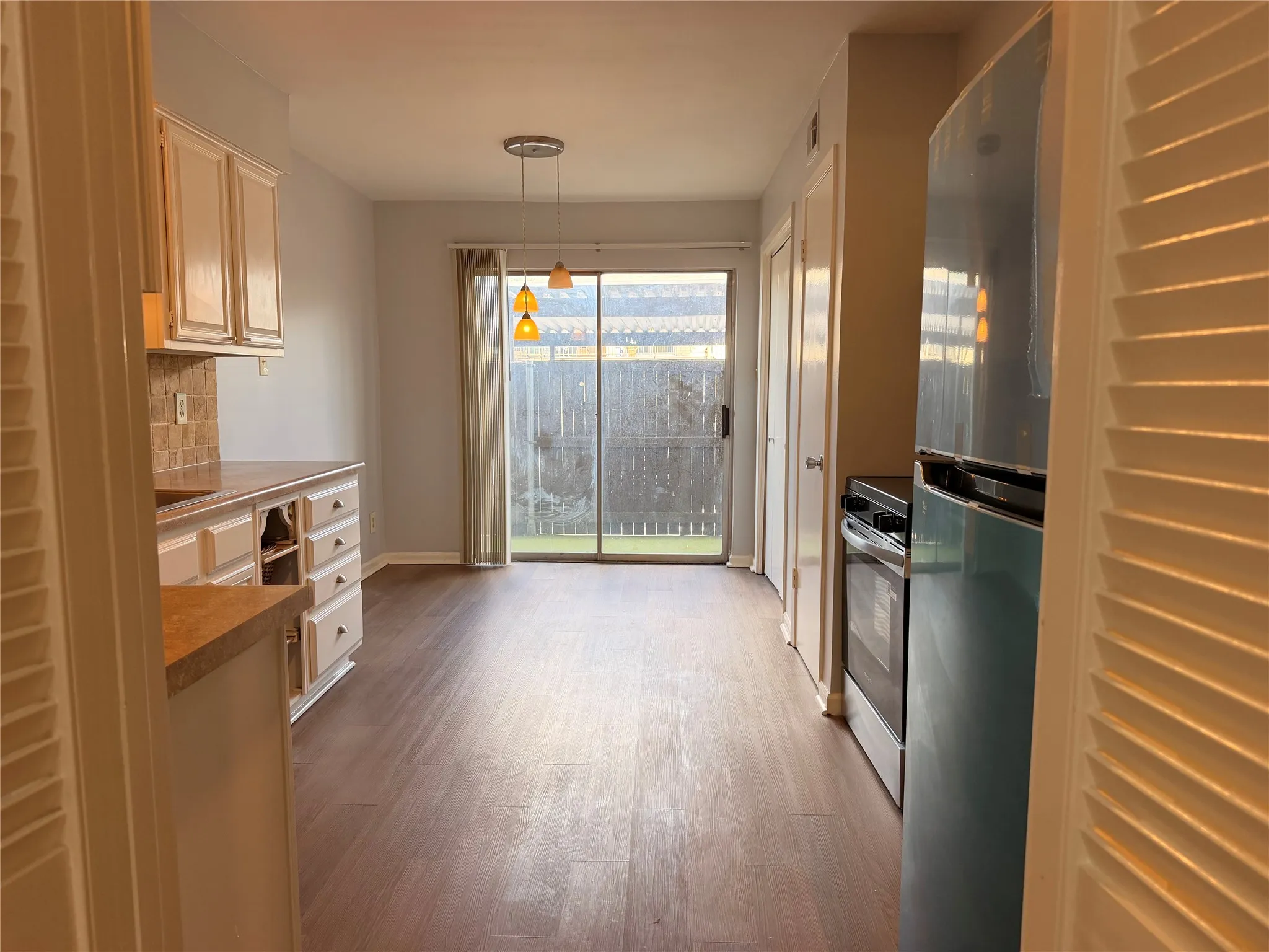 Condominium For Rent in Dallas County , 10650 Steppington Drive 101, Dallas, Texas 75230, 2 Bedroom, 2 Bathroom, Garage spaces, 1,197 Sqft, built in 1979, mls#21356385, Real Estate Agent in Dallas, Homes For Rent in Dallas county, Homes For Rent in Dallas, Realtor in Dallas Texas, Real Estate Brokerage Independent Realty Texas, Luminita Cordes Realtor