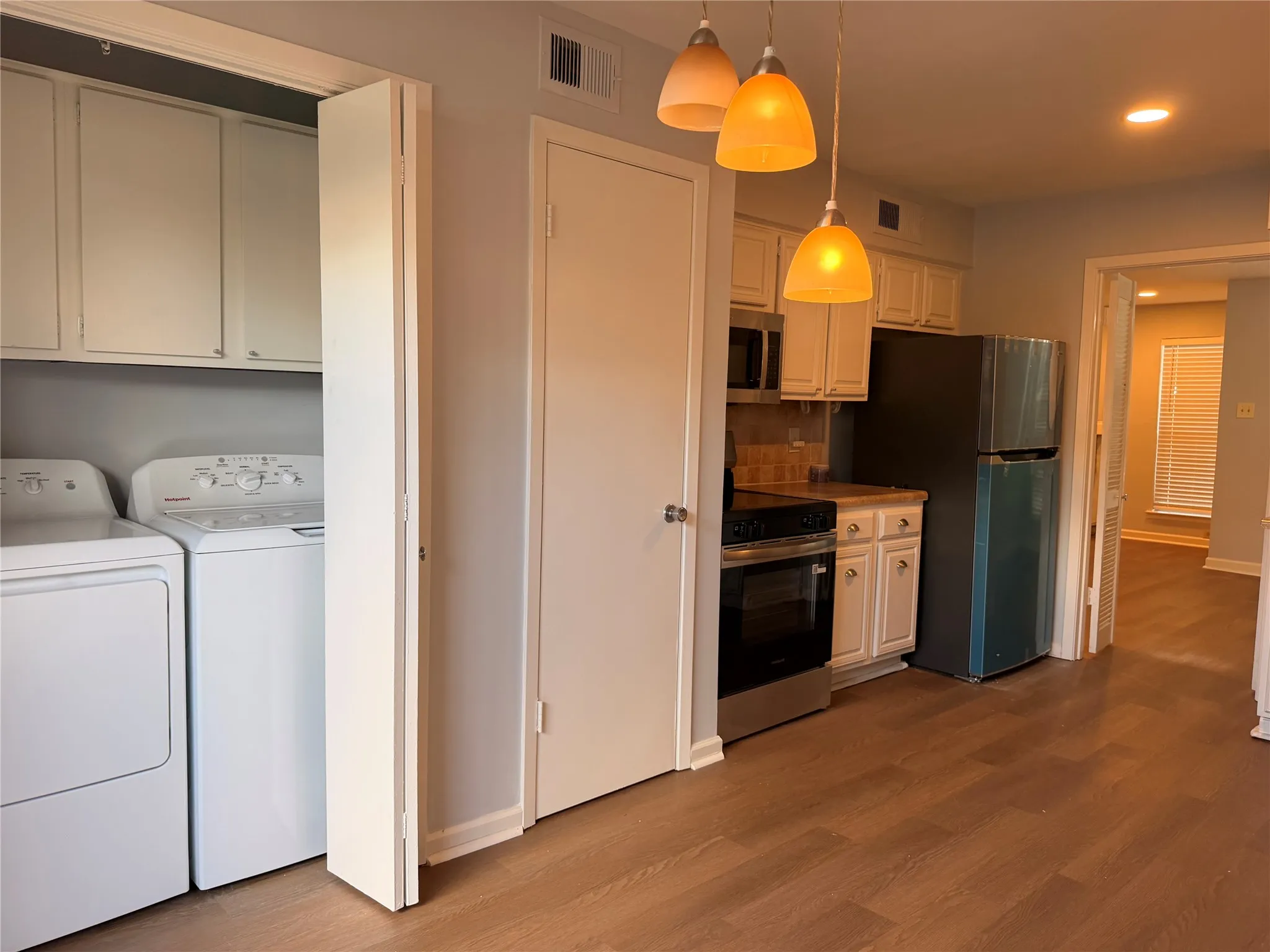 Condominium For Rent in Dallas County , 10650 Steppington Drive 101, Dallas, Texas 75230, 2 Bedroom, 2 Bathroom, Garage spaces, 1,197 Sqft, built in 1979, mls#21356385, Real Estate Agent in Dallas, Homes For Rent in Dallas county, Homes For Rent in Dallas, Realtor in Dallas Texas, Real Estate Brokerage Independent Realty Texas, Luminita Cordes Realtor