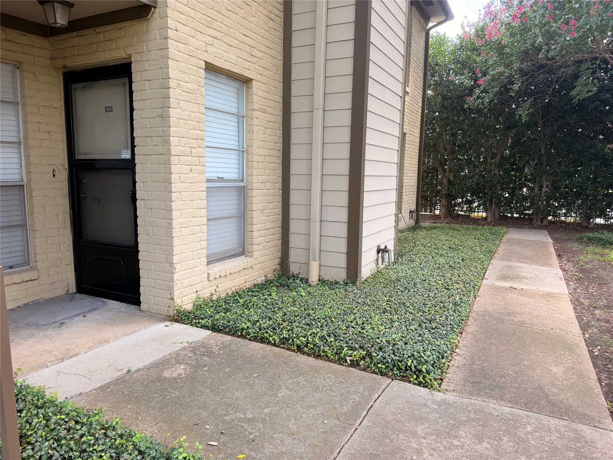 Condominium For Rent in Dallas County , 10650 Steppington Drive 101, Dallas, Texas 75230, 2 Bedroom, 2 Bathroom, Garage spaces, 1,197 Sqft, built in 1979, mls#21356385, Real Estate Agent in Dallas, Homes For Rent in Dallas county, Homes For Rent in Dallas, Realtor in Dallas Texas, Real Estate Brokerage Independent Realty Texas, Luminita Cordes Realtor