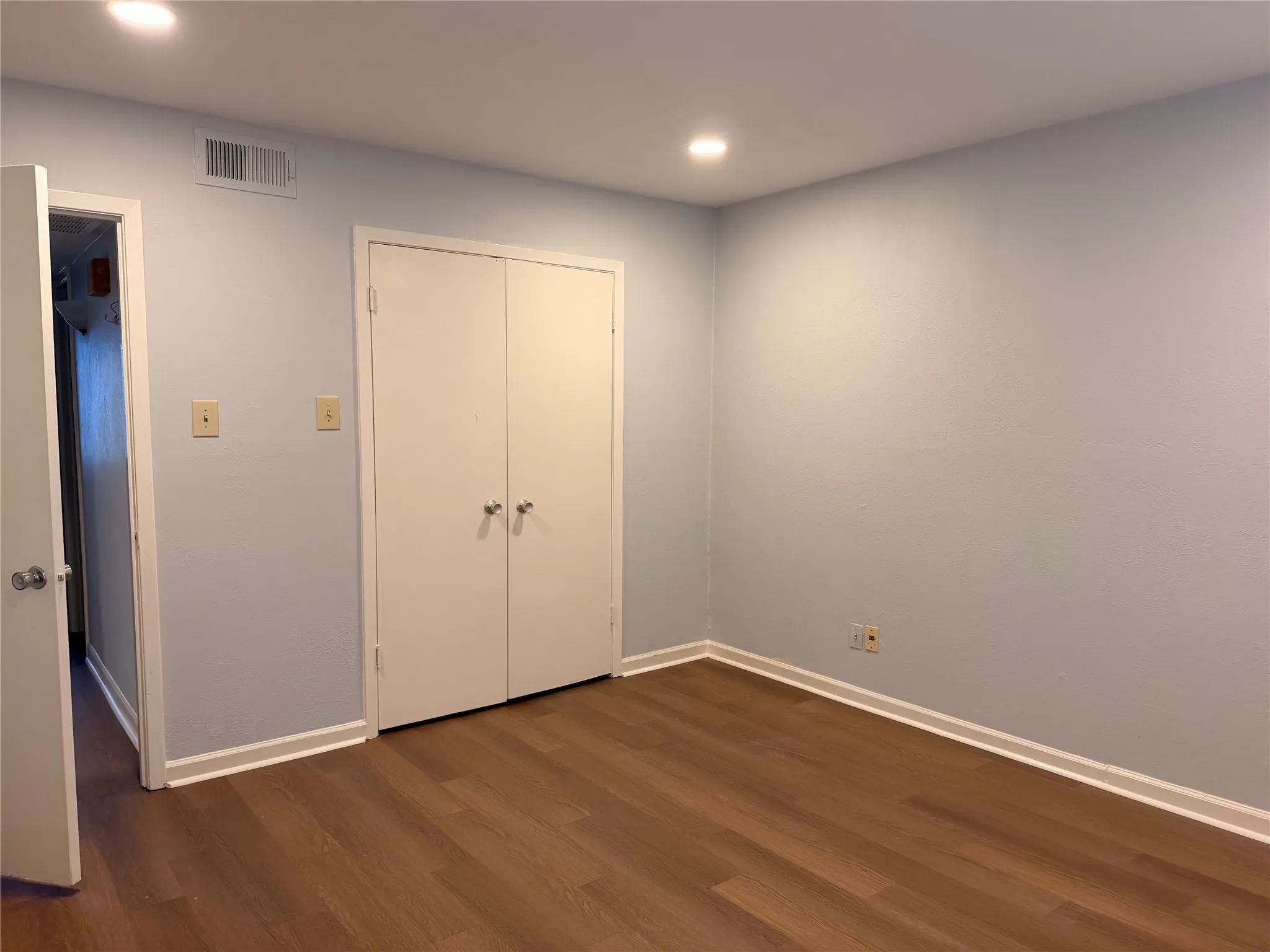 Condominium For Rent in Dallas County , 10650 Steppington Drive 101, Dallas, Texas 75230, 2 Bedroom, 2 Bathroom, Garage spaces, 1,197 Sqft, built in 1979, mls#21356385, Real Estate Agent in Dallas, Homes For Rent in Dallas county, Homes For Rent in Dallas, Realtor in Dallas Texas, Real Estate Brokerage Independent Realty Texas, Luminita Cordes Realtor