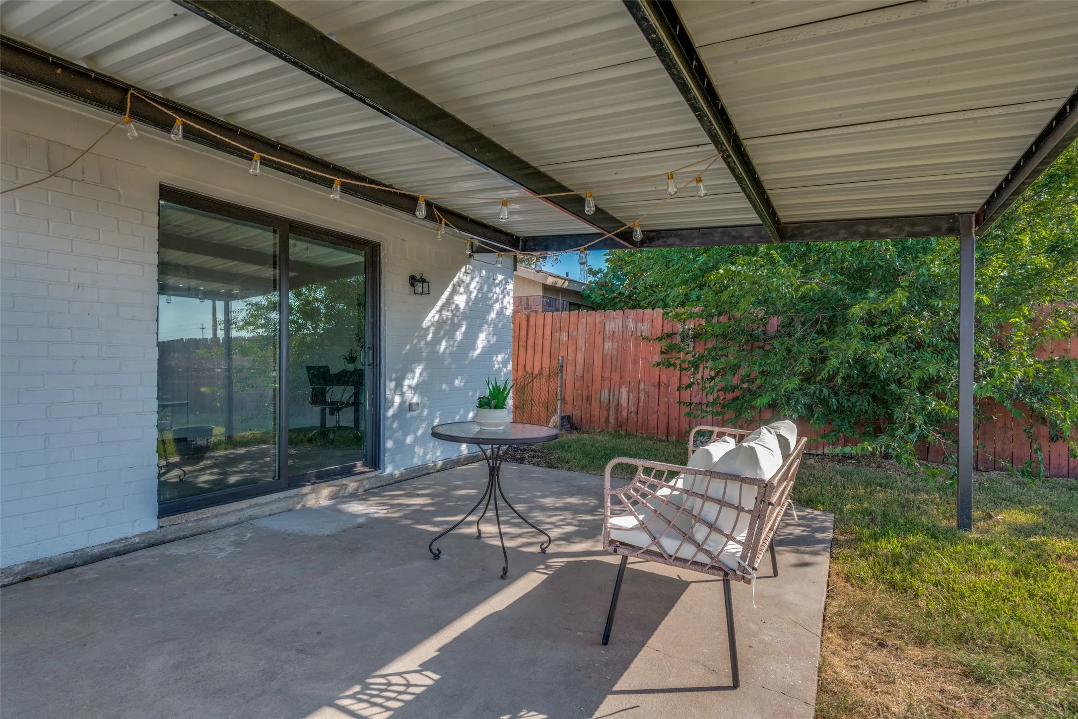 Single Family Residence For Sale in Dallas County , 208 Woodgrove Street, Mesquite, Texas 75181, 3 Bedroom, 2 Bathroom, 1 Garage spaces, 1,154 Sqft, built in 1973, mls#21339355, Real Estate Agent in Mesquite, Homes For Sale in Dallas county, Homes For Sale in Mesquite, Realtor in Mesquite Texas, Real Estate Brokerage Independent Realty Texas, Luminita Cordes Realtor