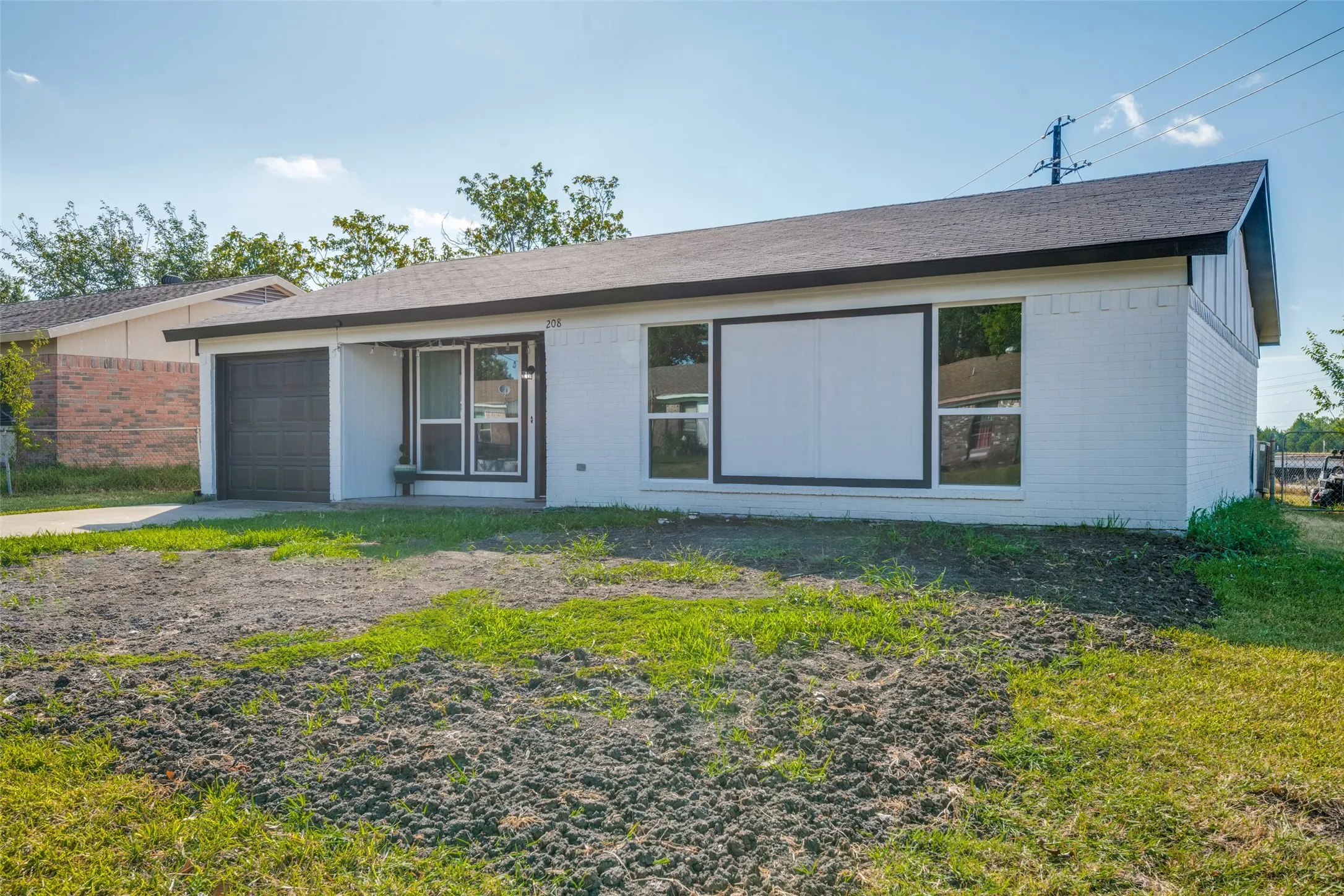 Single Family Residence For Sale in Dallas County , 208 Woodgrove Street, Mesquite, Texas 75181, 3 Bedroom, 2 Bathroom, 1 Garage spaces, 1,154 Sqft, built in 1973, mls#21339355, Real Estate Agent in Mesquite, Homes For Sale in Dallas county, Homes For Sale in Mesquite, Realtor in Mesquite Texas, Real Estate Brokerage Independent Realty Texas, Luminita Cordes Realtor
