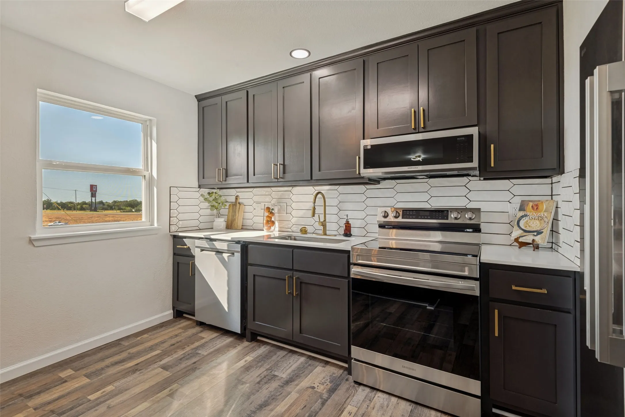 Single Family Residence For Sale in Dallas County , 208 Woodgrove Street, Mesquite, Texas 75181, 3 Bedroom, 2 Bathroom, 1 Garage spaces, 1,154 Sqft, built in 1973, mls#21339355, Real Estate Agent in Mesquite, Homes For Sale in Dallas county, Homes For Sale in Mesquite, Realtor in Mesquite Texas, Real Estate Brokerage Independent Realty Texas, Luminita Cordes Realtor