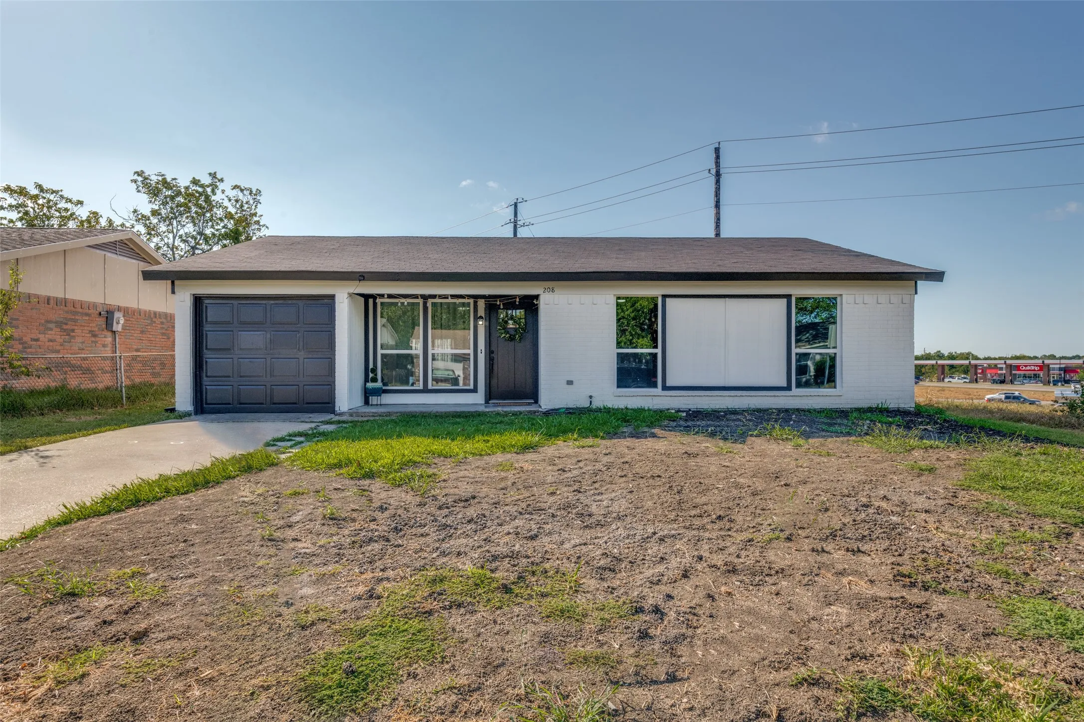 Single Family Residence For Sale in Dallas County , 208 Woodgrove Street, Mesquite, Texas 75181, 3 Bedroom, 2 Bathroom, 1 Garage spaces, 1,154 Sqft, built in 1973, mls#21339355, Real Estate Agent in Mesquite, Homes For Sale in Dallas county, Homes For Sale in Mesquite, Realtor in Mesquite Texas, Real Estate Brokerage Independent Realty Texas, Luminita Cordes Realtor
