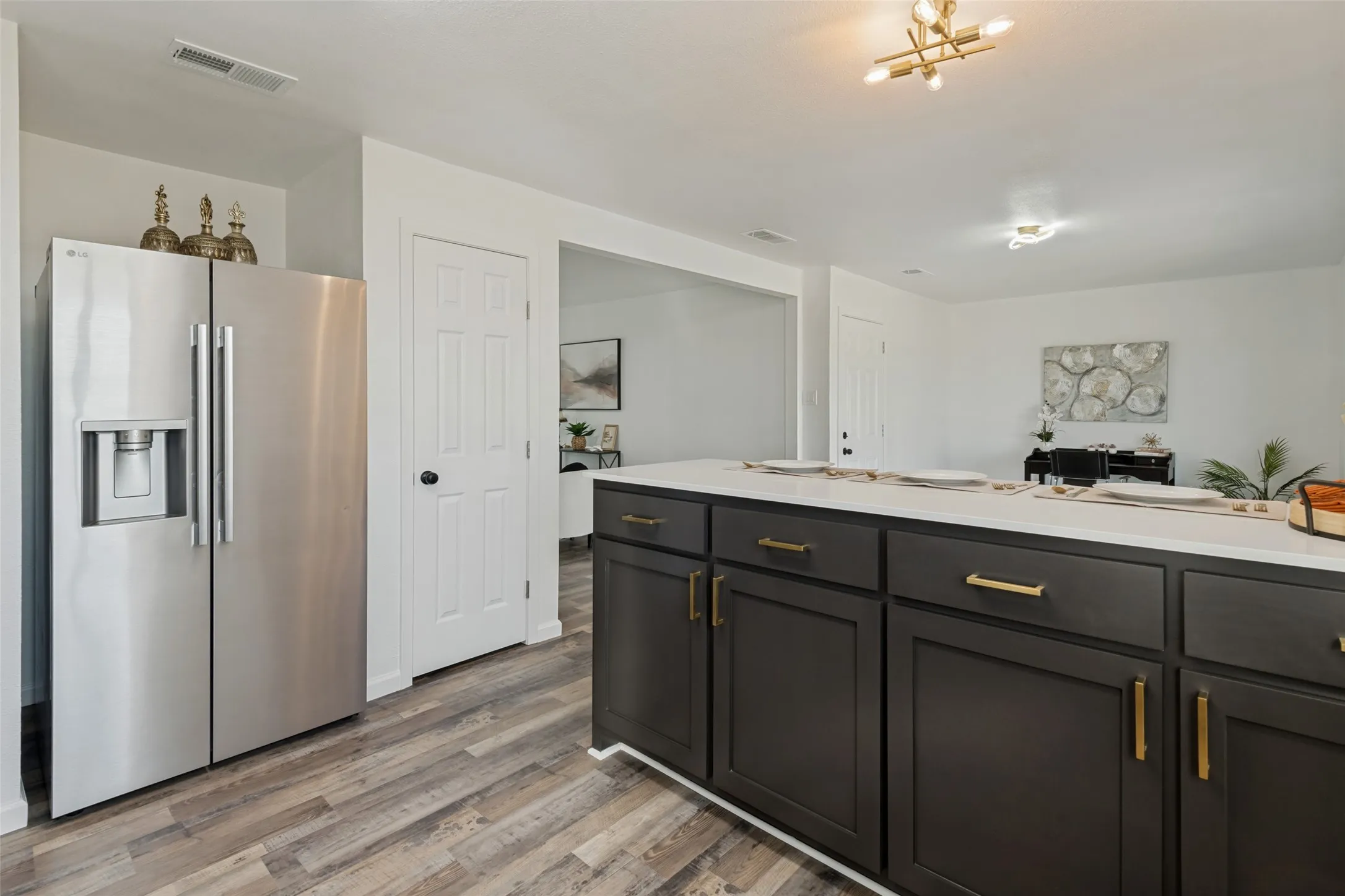 Single Family Residence For Sale in Dallas County , 208 Woodgrove Street, Mesquite, Texas 75181, 3 Bedroom, 2 Bathroom, 1 Garage spaces, 1,154 Sqft, built in 1973, mls#21339355, Real Estate Agent in Mesquite, Homes For Sale in Dallas county, Homes For Sale in Mesquite, Realtor in Mesquite Texas, Real Estate Brokerage Independent Realty Texas, Luminita Cordes Realtor