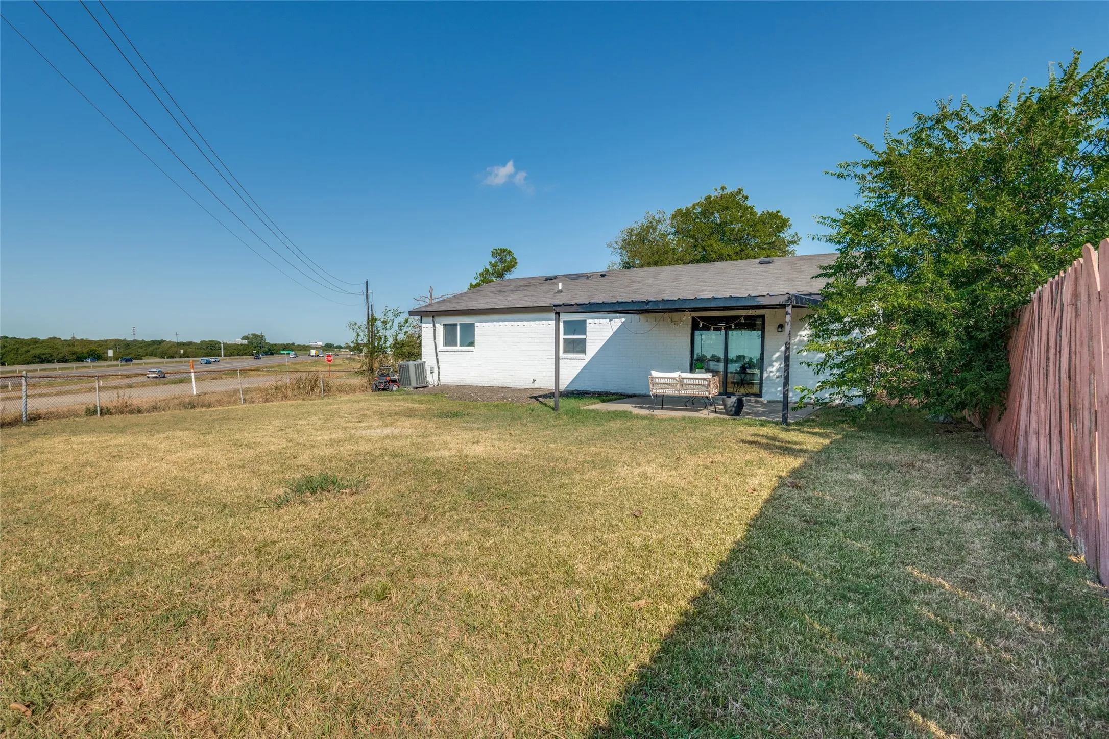 Single Family Residence For Sale in Dallas County , 208 Woodgrove Street, Mesquite, Texas 75181, 3 Bedroom, 2 Bathroom, 1 Garage spaces, 1,154 Sqft, built in 1973, mls#21339355, Real Estate Agent in Mesquite, Homes For Sale in Dallas county, Homes For Sale in Mesquite, Realtor in Mesquite Texas, Real Estate Brokerage Independent Realty Texas, Luminita Cordes Realtor