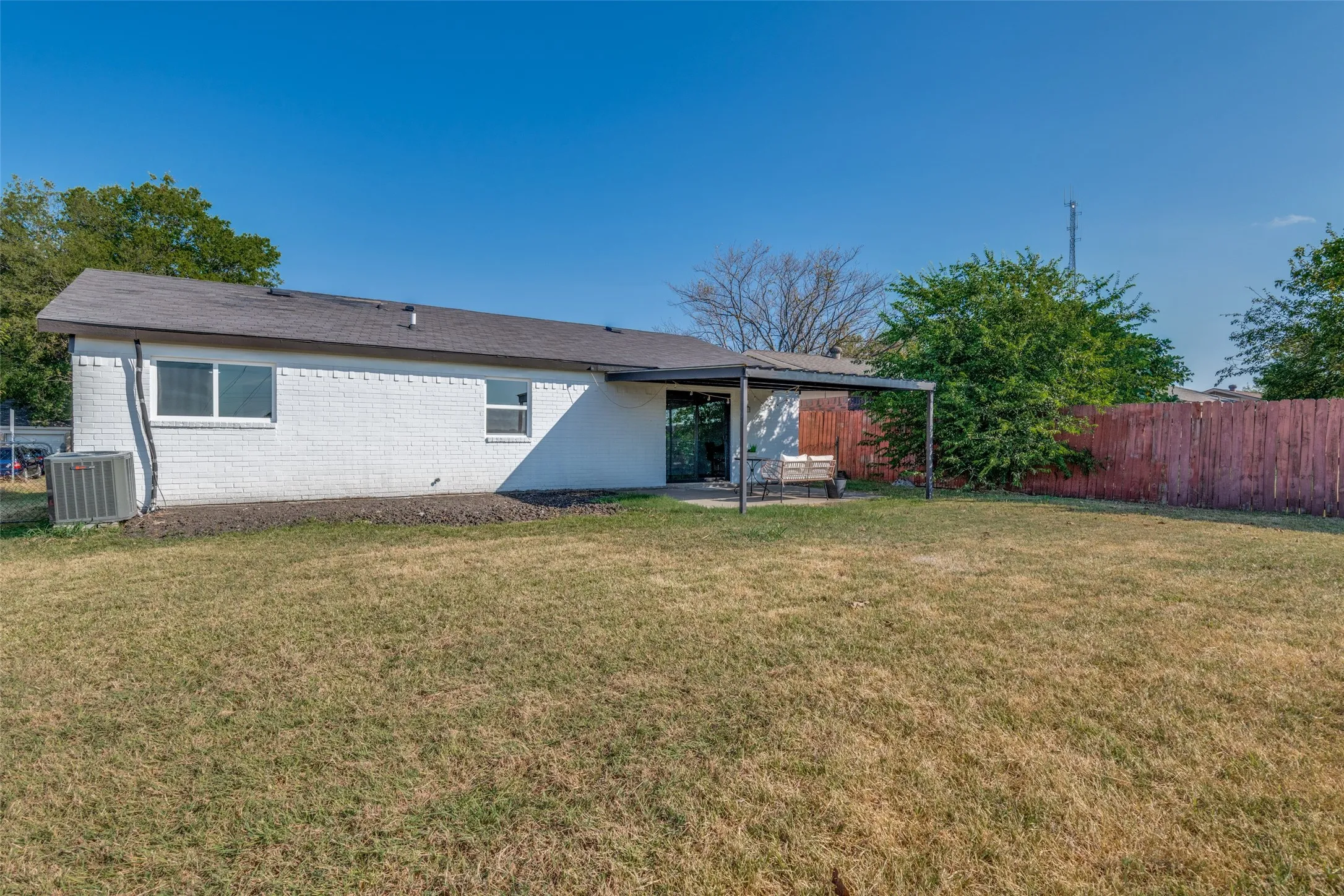 Single Family Residence For Sale in Dallas County , 208 Woodgrove Street, Mesquite, Texas 75181, 3 Bedroom, 2 Bathroom, 1 Garage spaces, 1,154 Sqft, built in 1973, mls#21339355, Real Estate Agent in Mesquite, Homes For Sale in Dallas county, Homes For Sale in Mesquite, Realtor in Mesquite Texas, Real Estate Brokerage Independent Realty Texas, Luminita Cordes Realtor