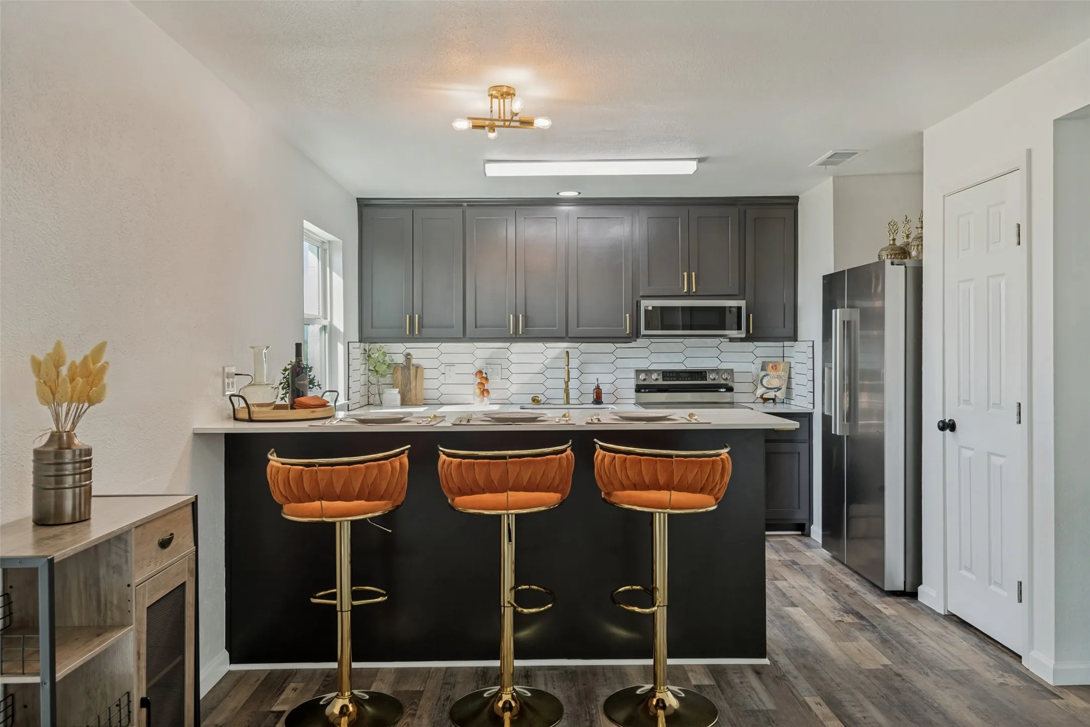 Single Family Residence For Sale in Dallas County , 208 Woodgrove Street, Mesquite, Texas 75181, 3 Bedroom, 2 Bathroom, 1 Garage spaces, 1,154 Sqft, built in 1973, mls#21339355, Real Estate Agent in Mesquite, Homes For Sale in Dallas county, Homes For Sale in Mesquite, Realtor in Mesquite Texas, Real Estate Brokerage Independent Realty Texas, Luminita Cordes Realtor