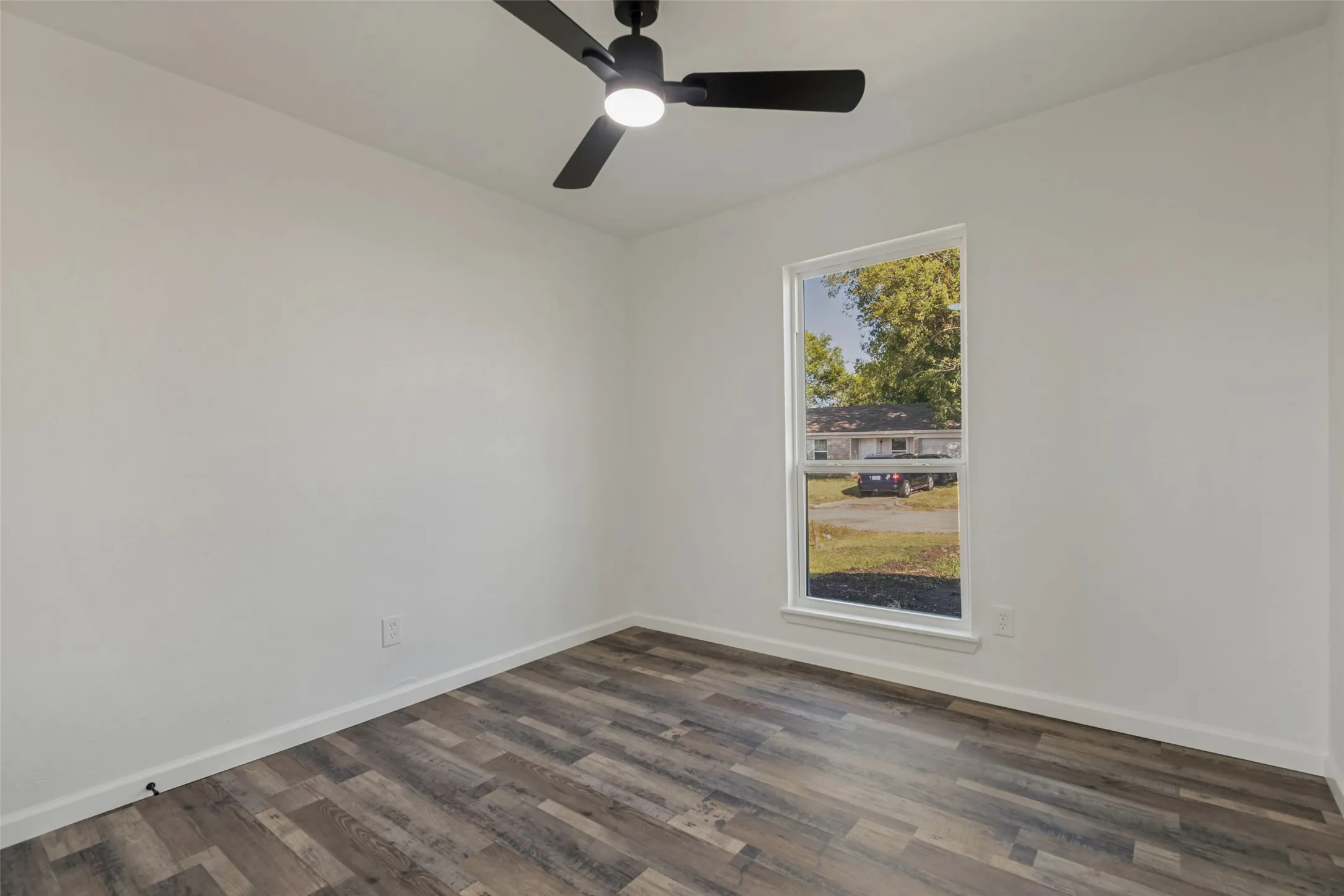 Single Family Residence For Sale in Dallas County , 208 Woodgrove Street, Mesquite, Texas 75181, 3 Bedroom, 2 Bathroom, 1 Garage spaces, 1,154 Sqft, built in 1973, mls#21339355, Real Estate Agent in Mesquite, Homes For Sale in Dallas county, Homes For Sale in Mesquite, Realtor in Mesquite Texas, Real Estate Brokerage Independent Realty Texas, Luminita Cordes Realtor