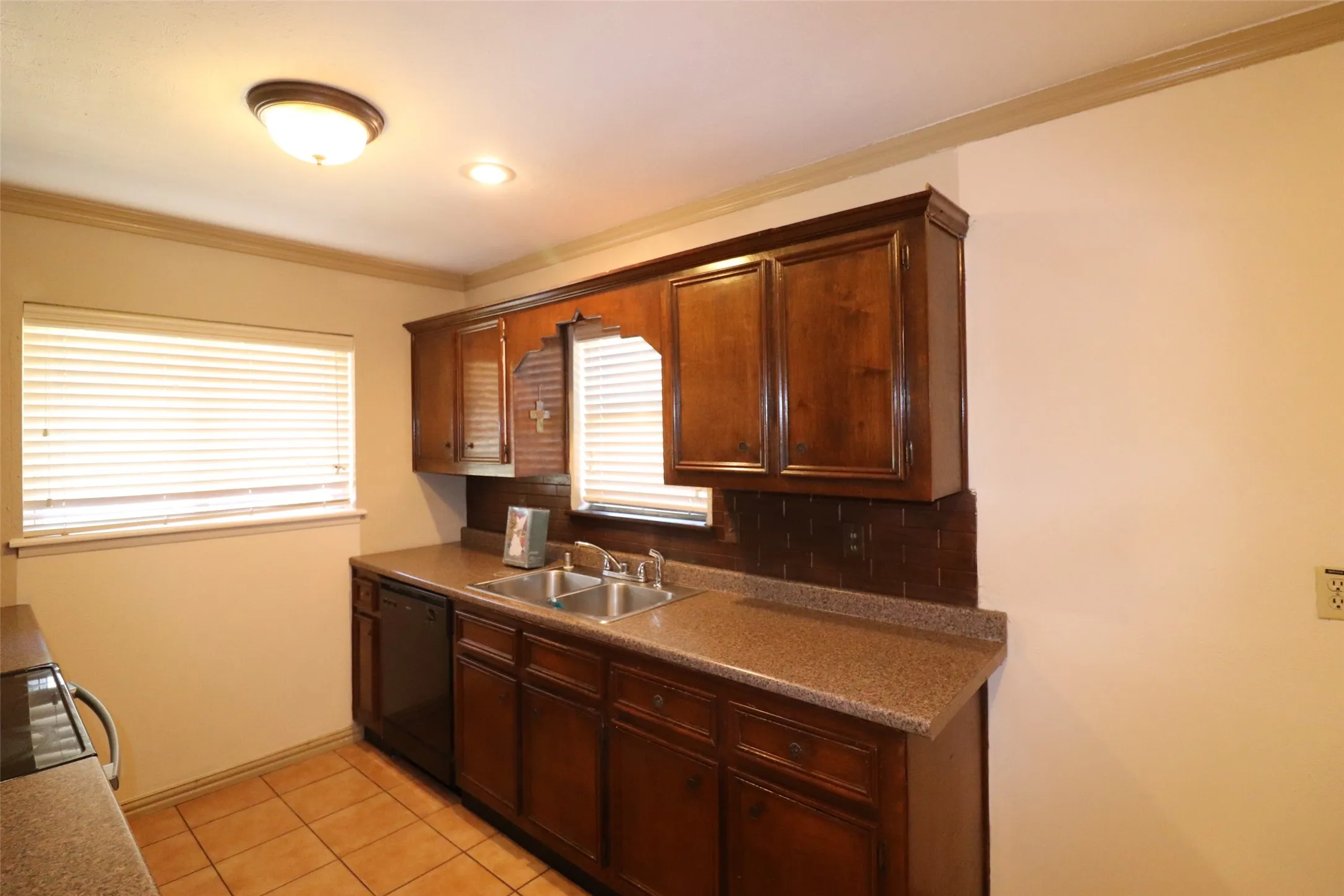 Single Family Residence For Rent in Denton County , 2002 Victoria Road, Carrollton, Texas 75007, 3 Bedroom, 2 Bathroom, 2 Garage spaces, 1,503 Sqft, built in 1974, mls#21356387, Real Estate Agent in Carrollton, Homes For Rent in Denton county, Homes For Rent in Carrollton, Realtor in Carrollton Texas, Real Estate Brokerage Independent Realty Texas, Luminita Cordes Realtor