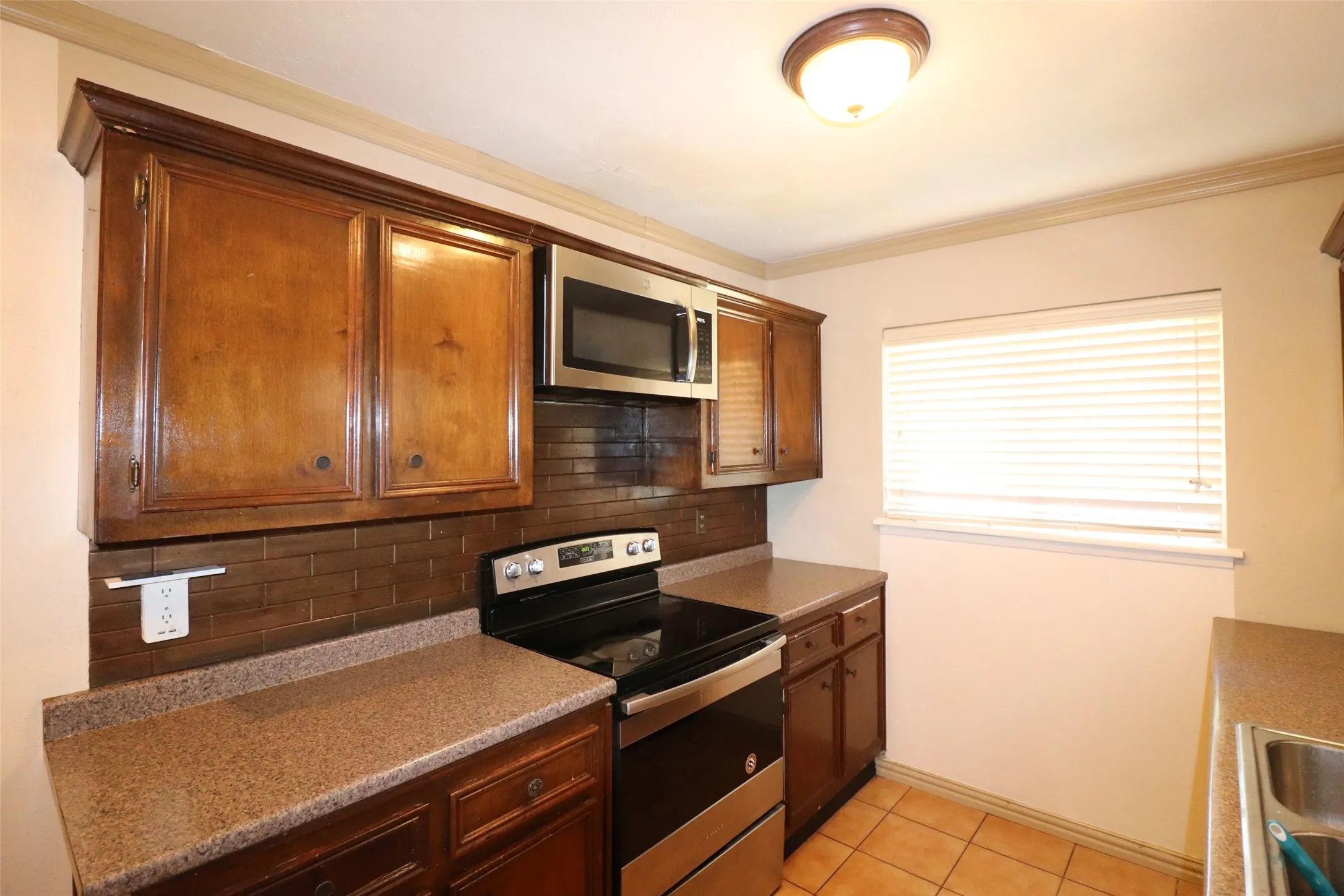 Single Family Residence For Rent in Denton County , 2002 Victoria Road, Carrollton, Texas 75007, 3 Bedroom, 2 Bathroom, 2 Garage spaces, 1,503 Sqft, built in 1974, mls#21356387, Real Estate Agent in Carrollton, Homes For Rent in Denton county, Homes For Rent in Carrollton, Realtor in Carrollton Texas, Real Estate Brokerage Independent Realty Texas, Luminita Cordes Realtor